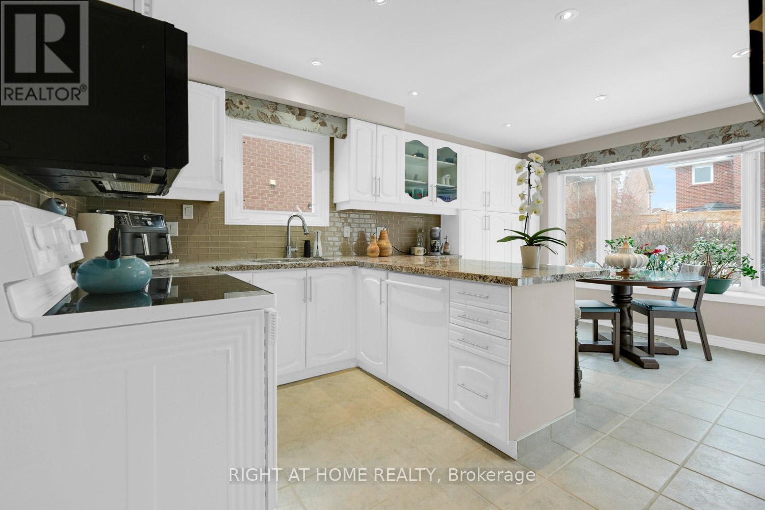 3098 Barwell Road, Mississauga, Ontario  L5L 3Z9 - Photo 3 - W12877646