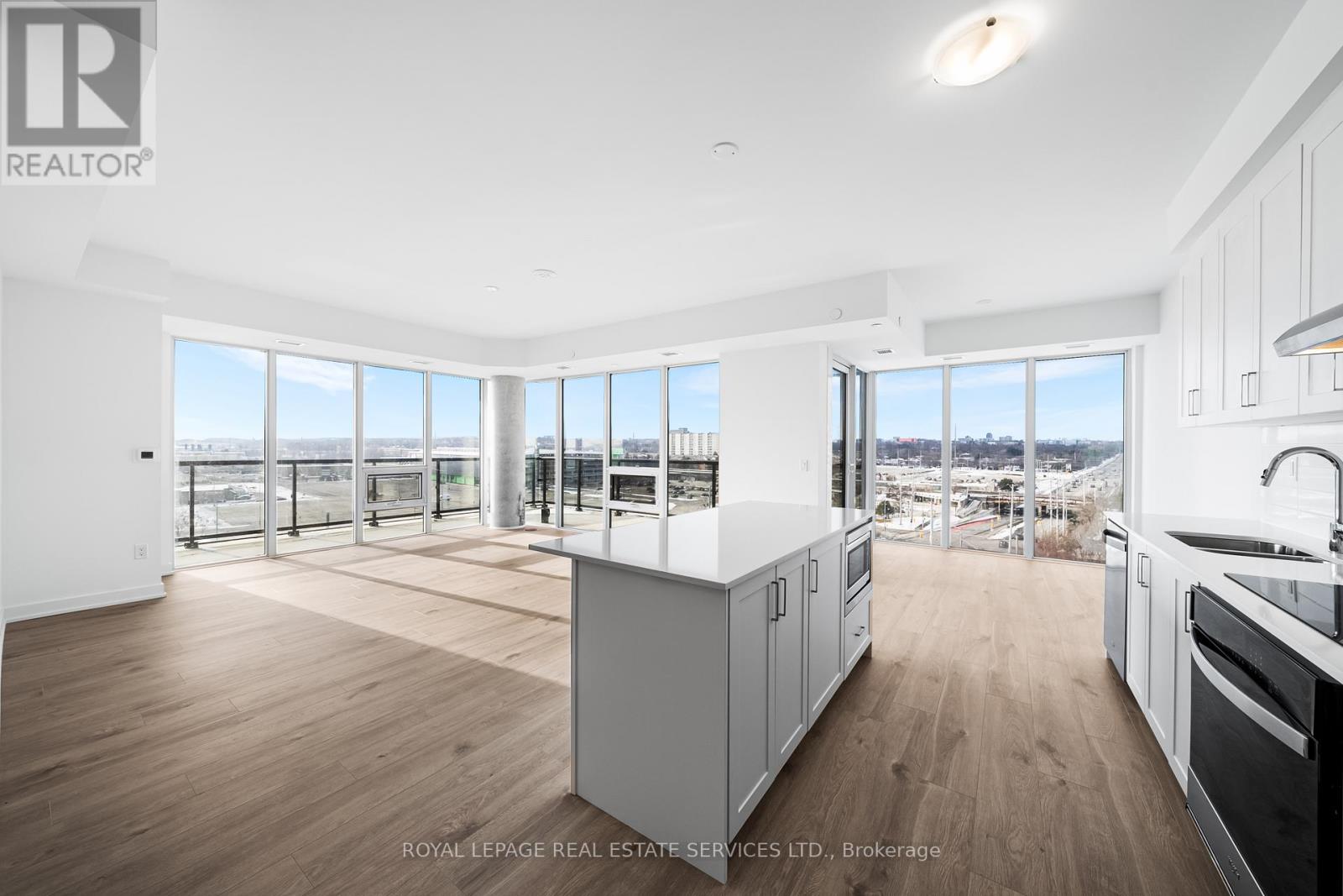 911 - 1035 Southdown Road, Mississauga, Ontario  L5J 0A2 - Photo 2 - W12877716