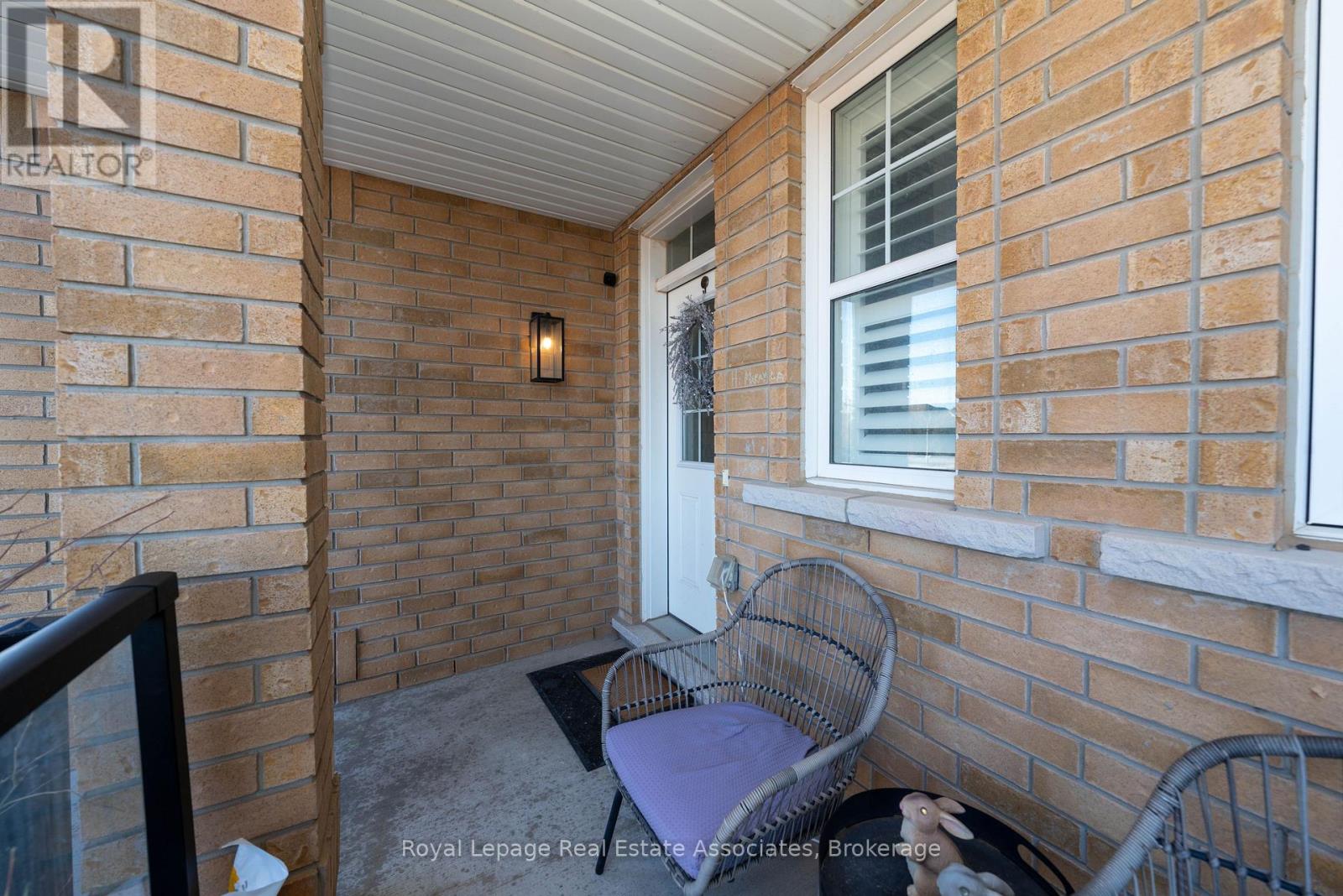 307 Whitlock Avenue, Milton (Fo Ford), Ontario  L9E 1C6 - Photo 2 - W12877722