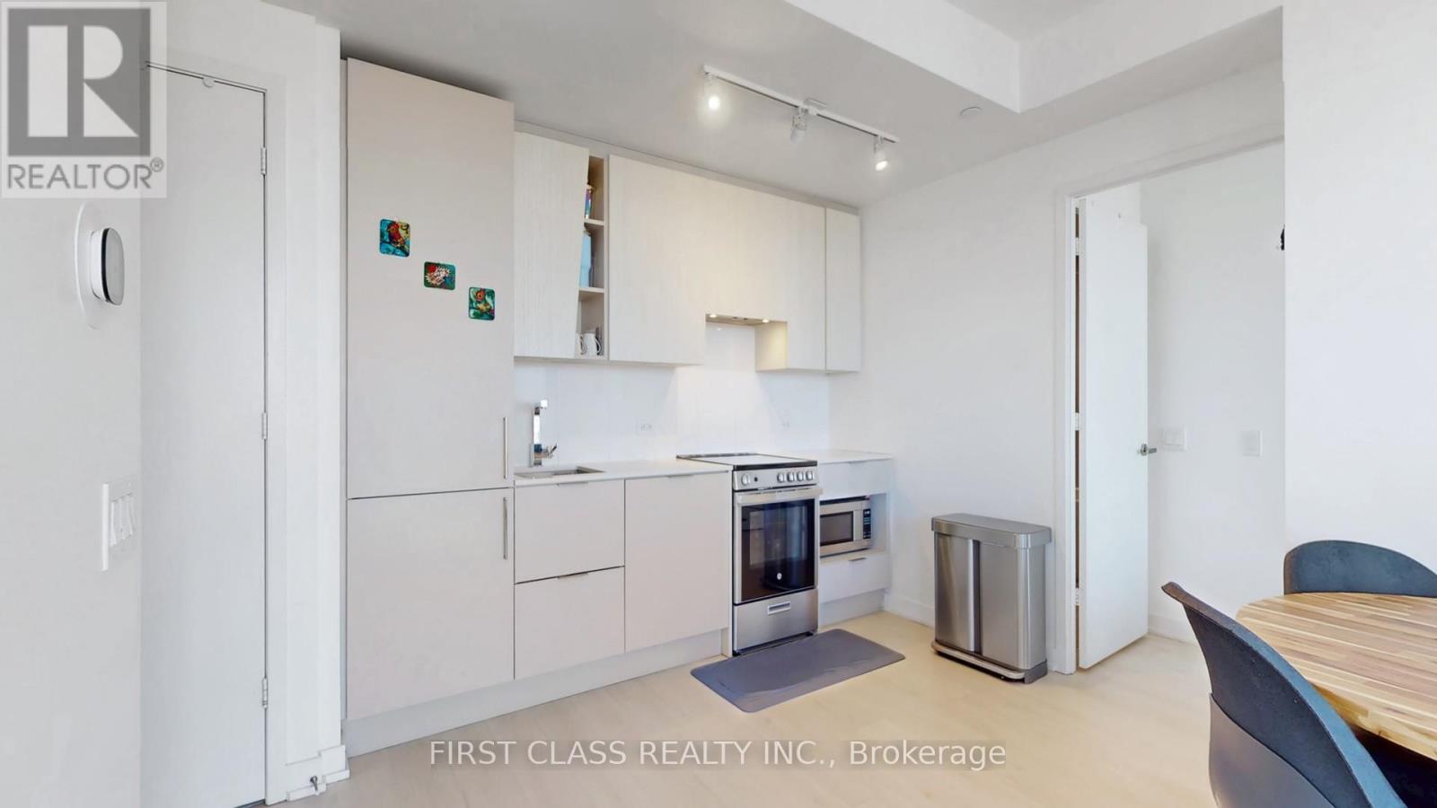 4301 - 3900 Confederation Parkway, Mississauga, Ontario  L5B 0M3 - Photo 18 - W12877732