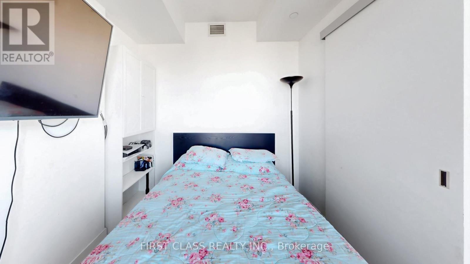 4301 - 3900 Confederation Parkway, Mississauga, Ontario  L5B 0M3 - Photo 29 - W12877732