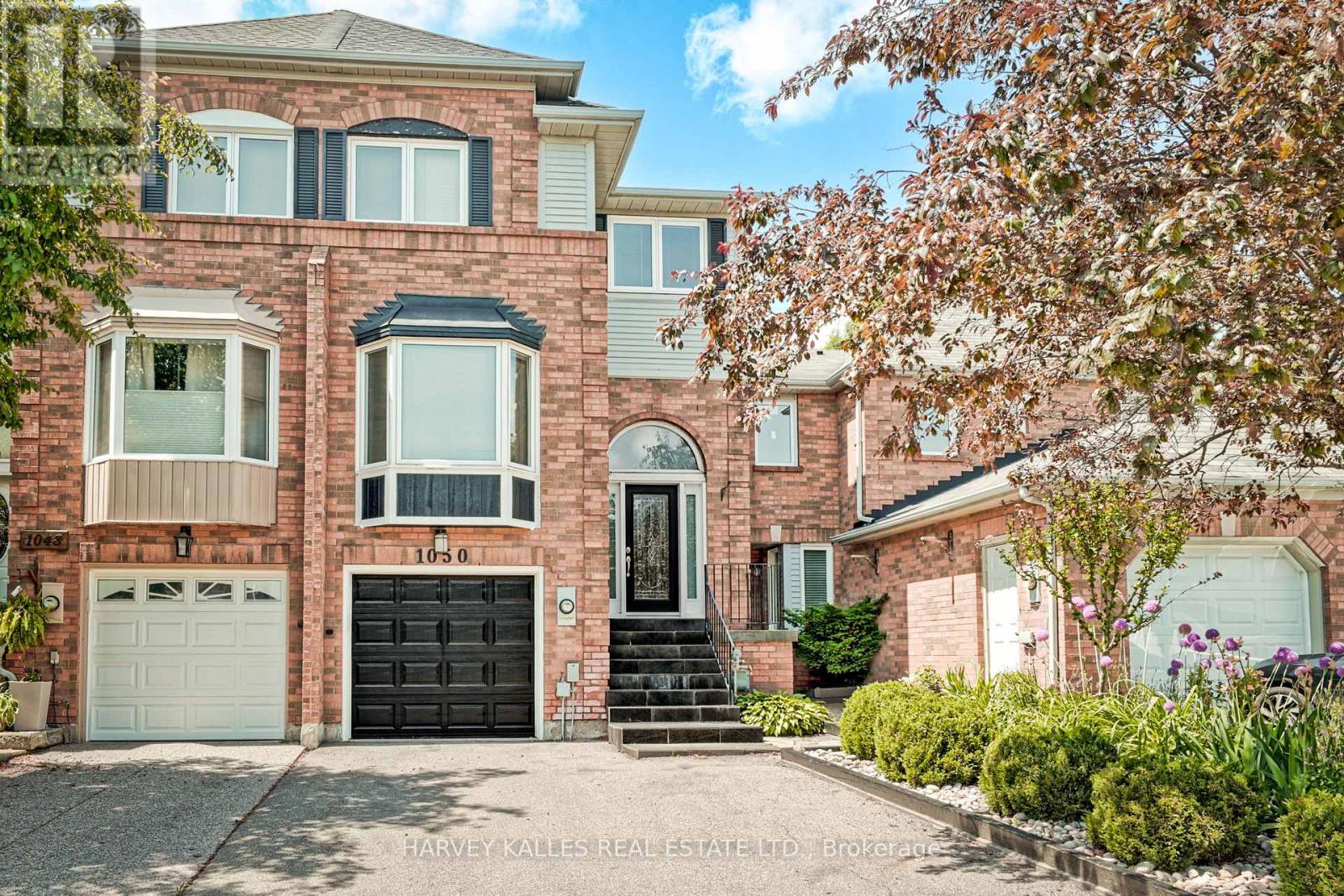 1050 Lindsay Drive, Oakville, Ontario  L6M 3B5 - Photo 1 - W12877798