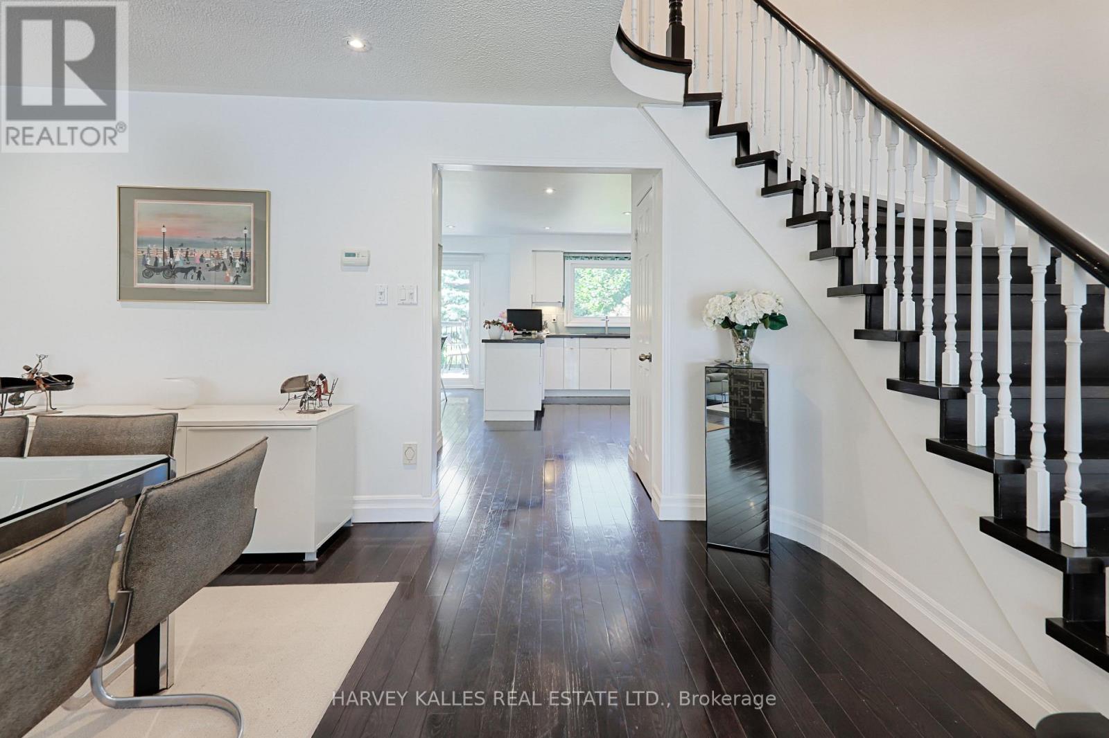 1050 Lindsay Drive, Oakville, Ontario  L6M 3B5 - Photo 10 - W12877798