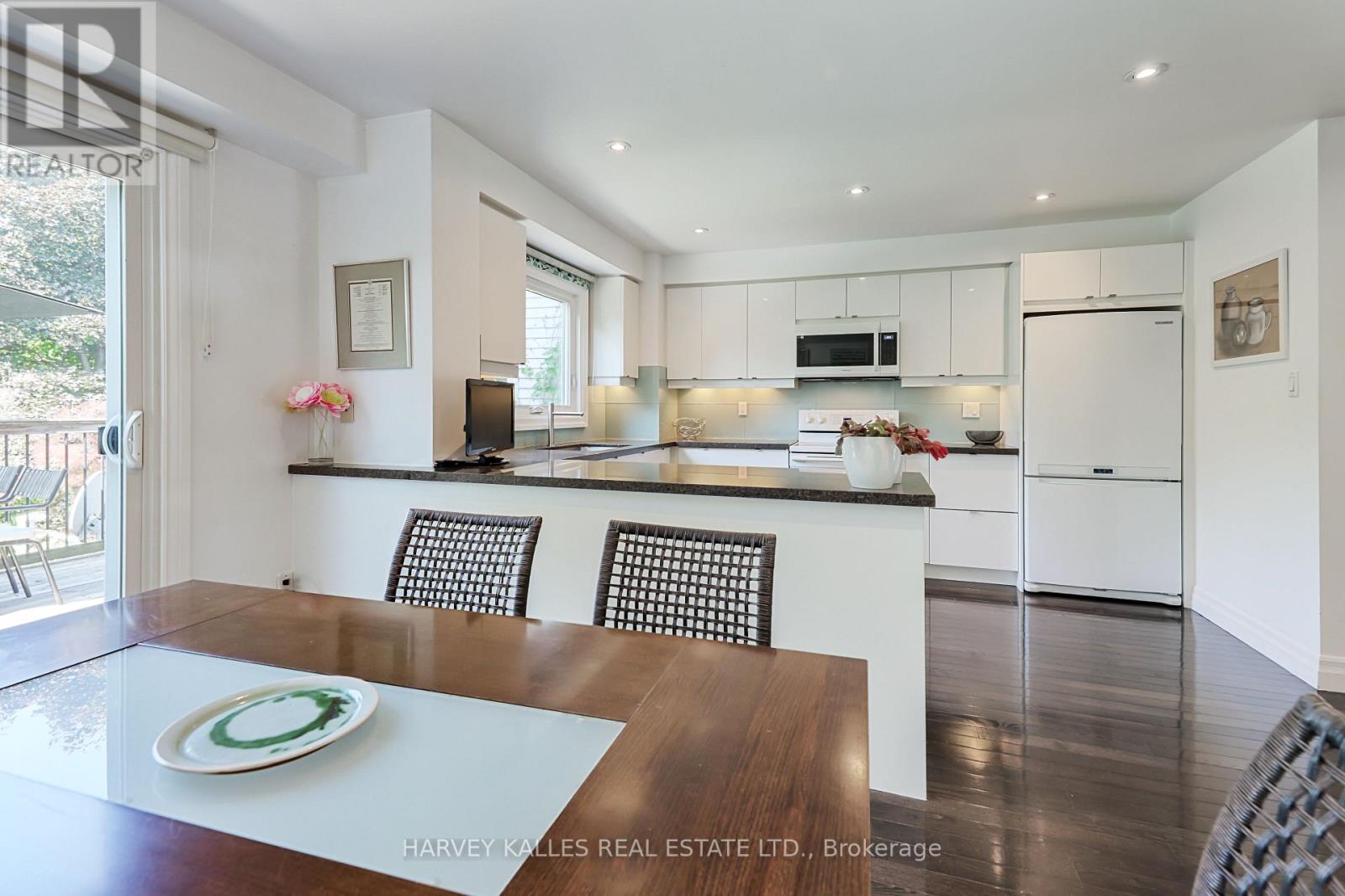 1050 Lindsay Drive, Oakville, Ontario  L6M 3B5 - Photo 15 - W12877798