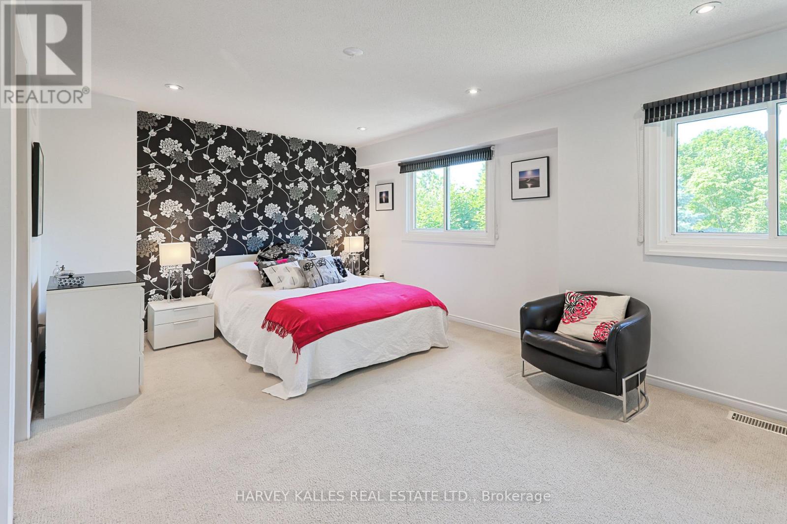 1050 Lindsay Drive, Oakville, Ontario  L6M 3B5 - Photo 19 - W12877798