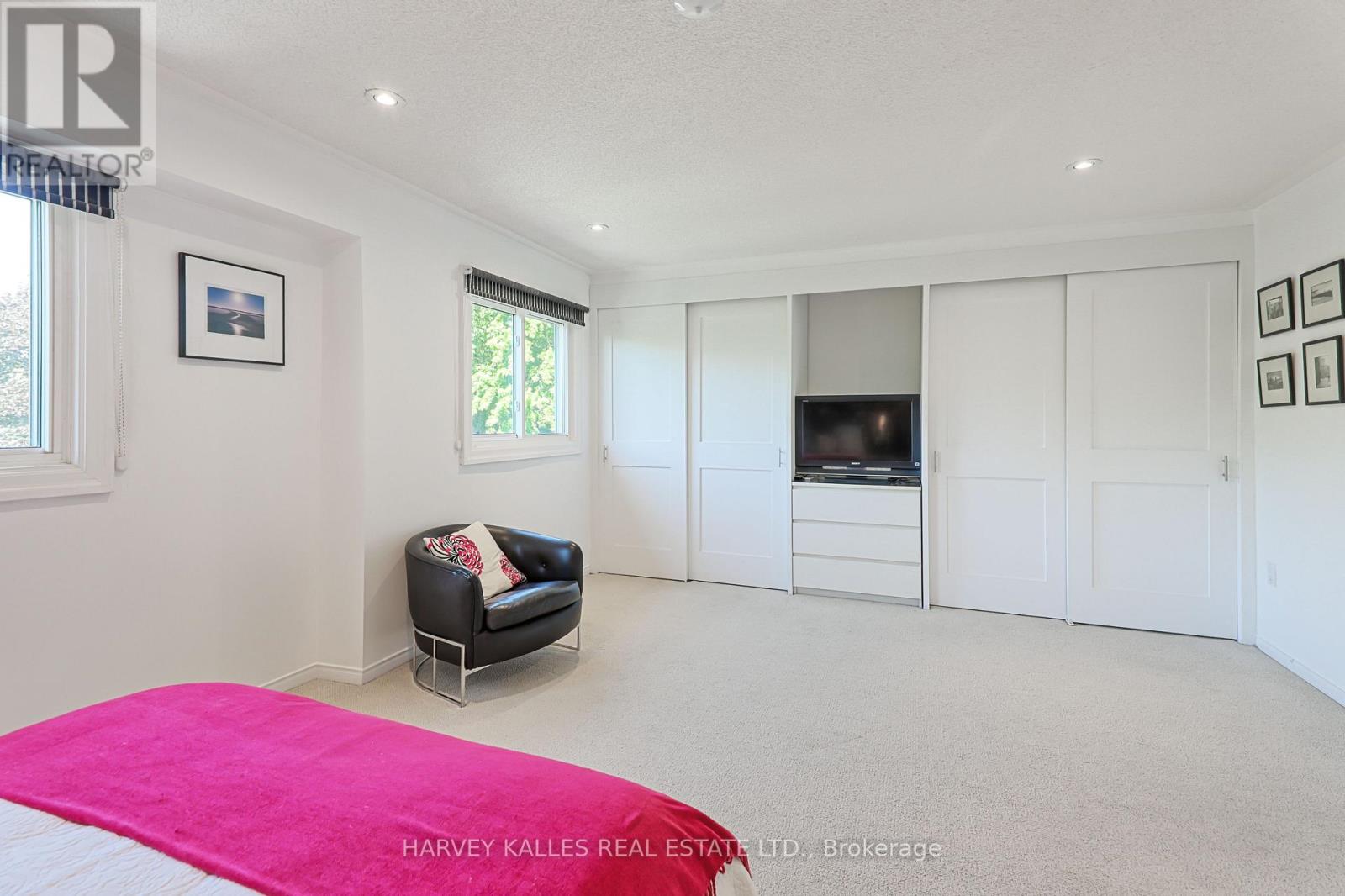 1050 Lindsay Drive, Oakville, Ontario  L6M 3B5 - Photo 22 - W12877798