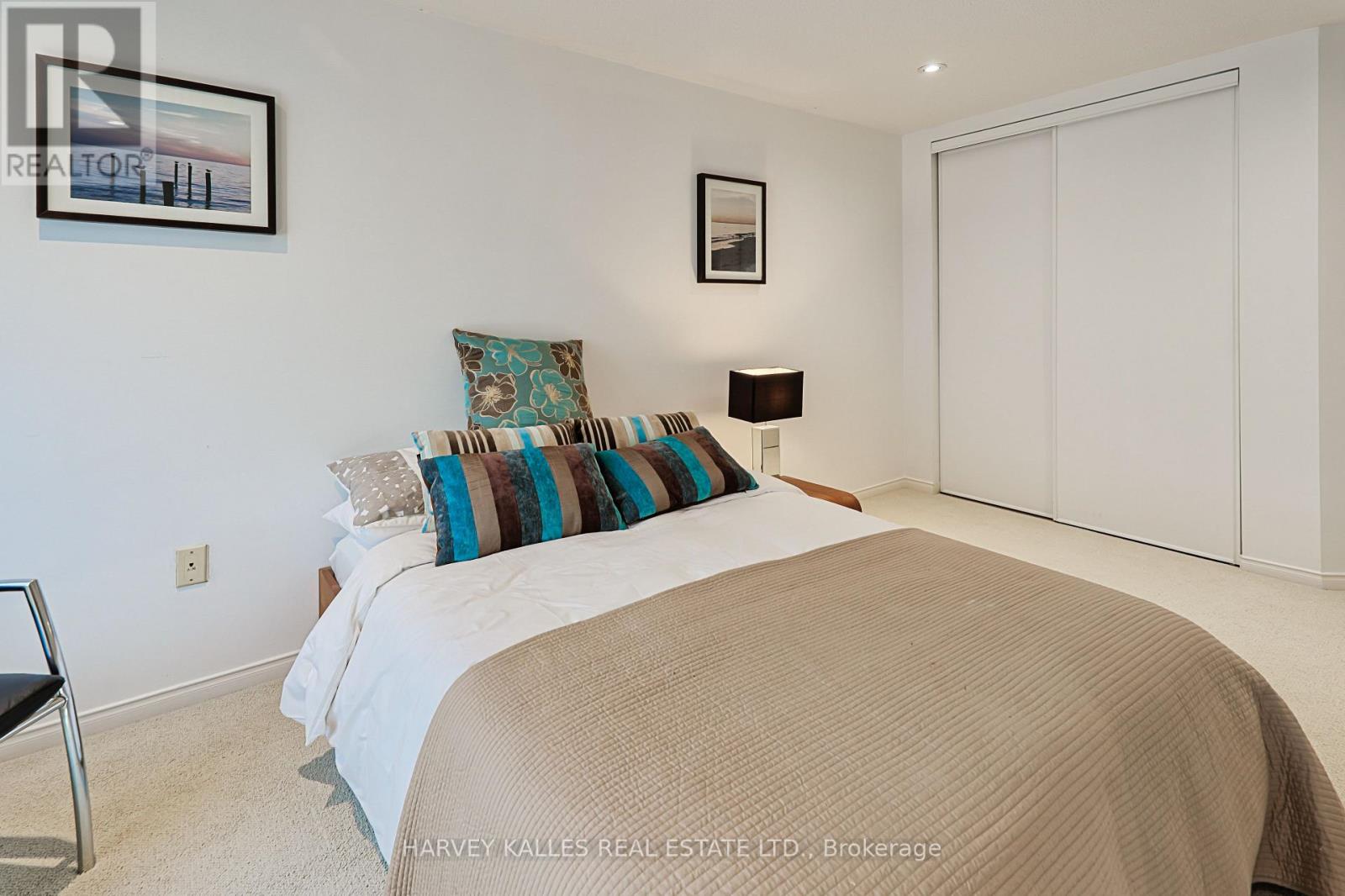 1050 Lindsay Drive, Oakville, Ontario  L6M 3B5 - Photo 27 - W12877798