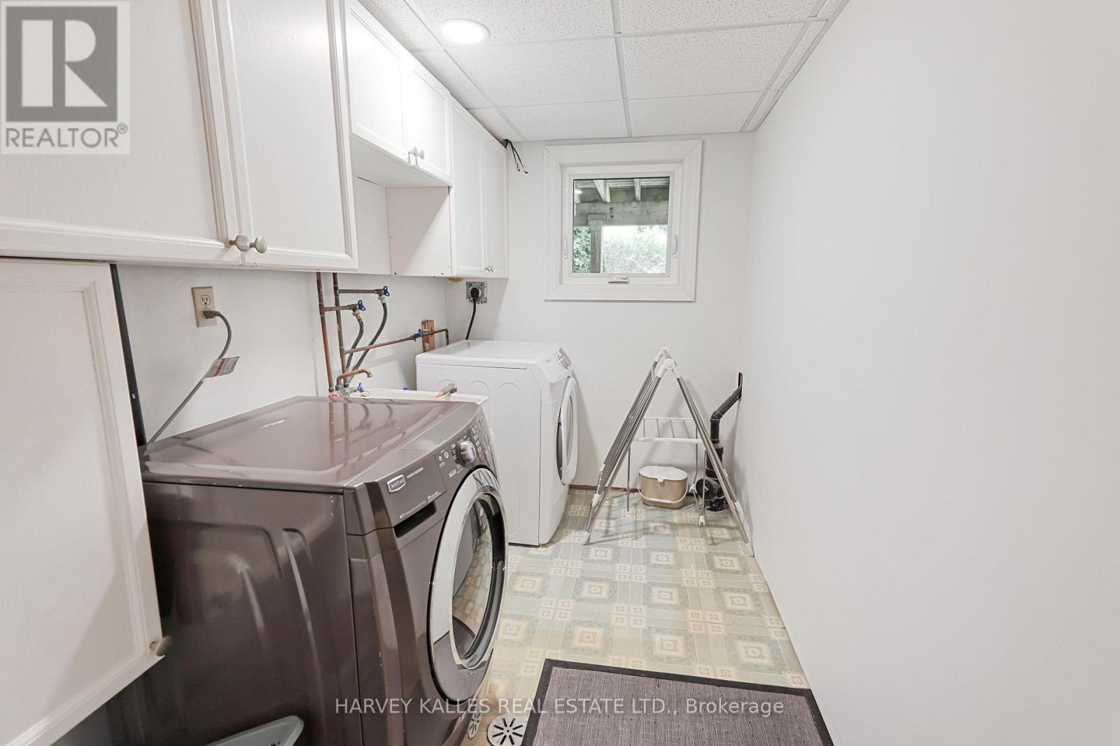 1050 Lindsay Drive, Oakville, Ontario  L6M 3B5 - Photo 33 - W12877798