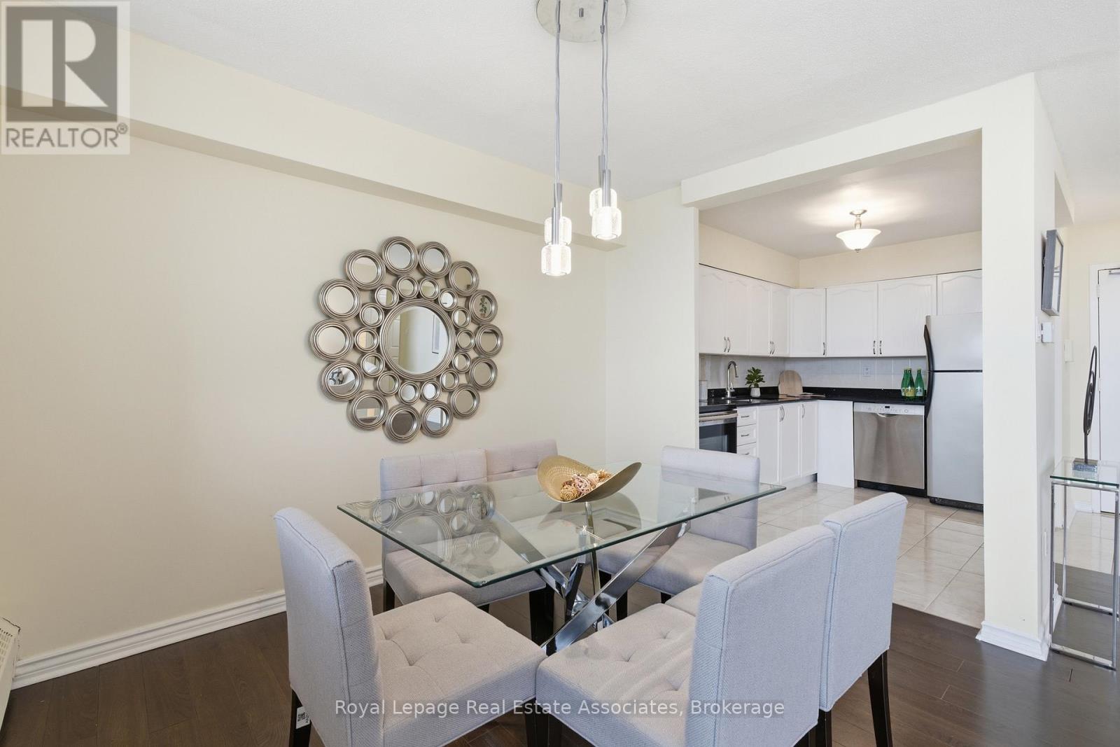 706 - 551 The West Mall, Toronto (Etobicoke West Mall), Ontario  M9C 1G7 - Photo 10 - W12877802