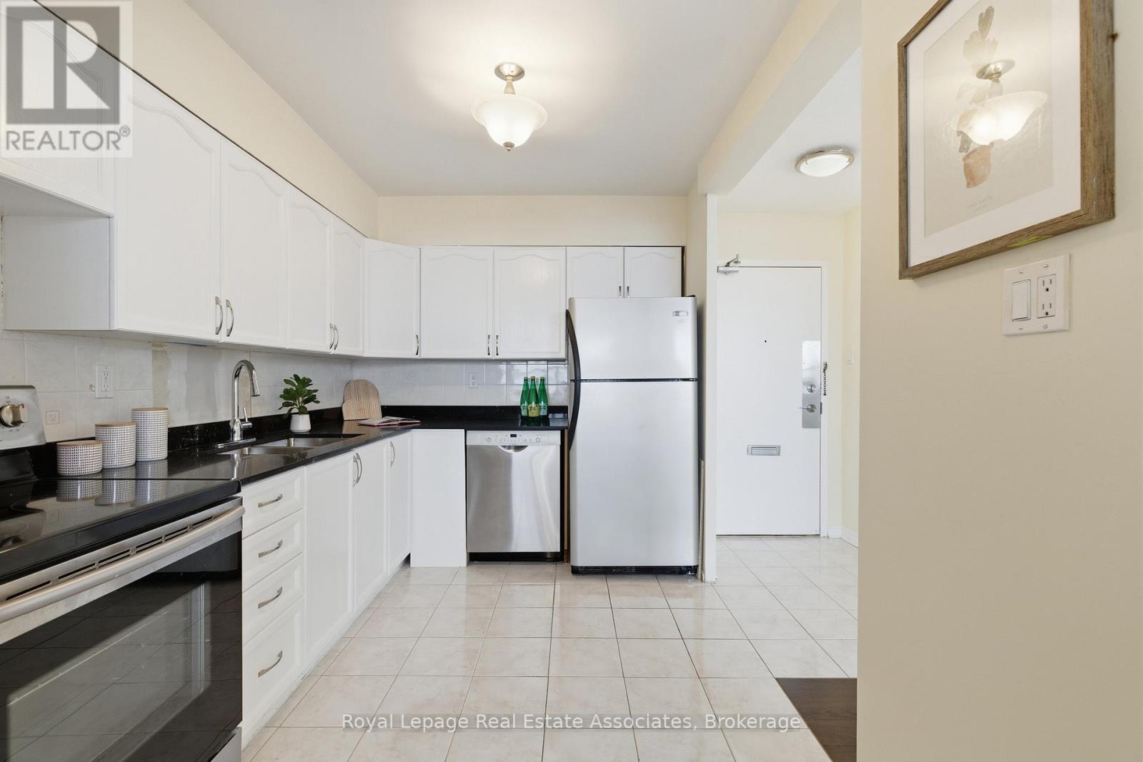 706 - 551 The West Mall, Toronto (Etobicoke West Mall), Ontario  M9C 1G7 - Photo 14 - W12877802