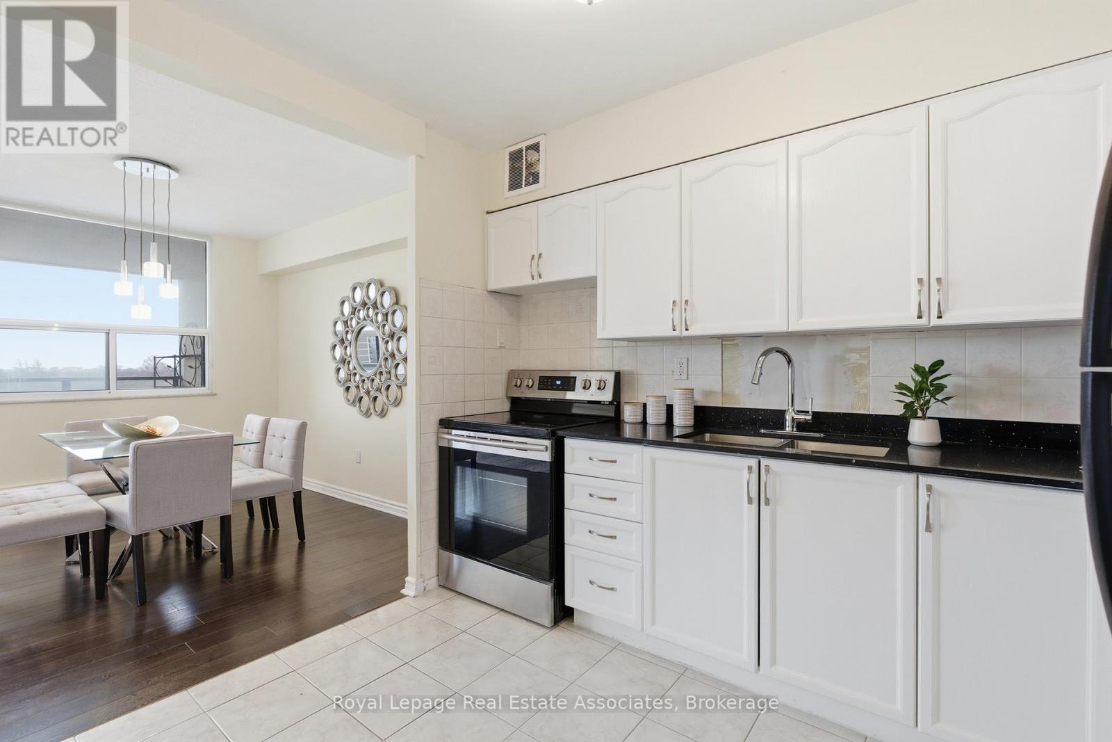 706 - 551 The West Mall, Toronto (Etobicoke West Mall), Ontario  M9C 1G7 - Photo 15 - W12877802