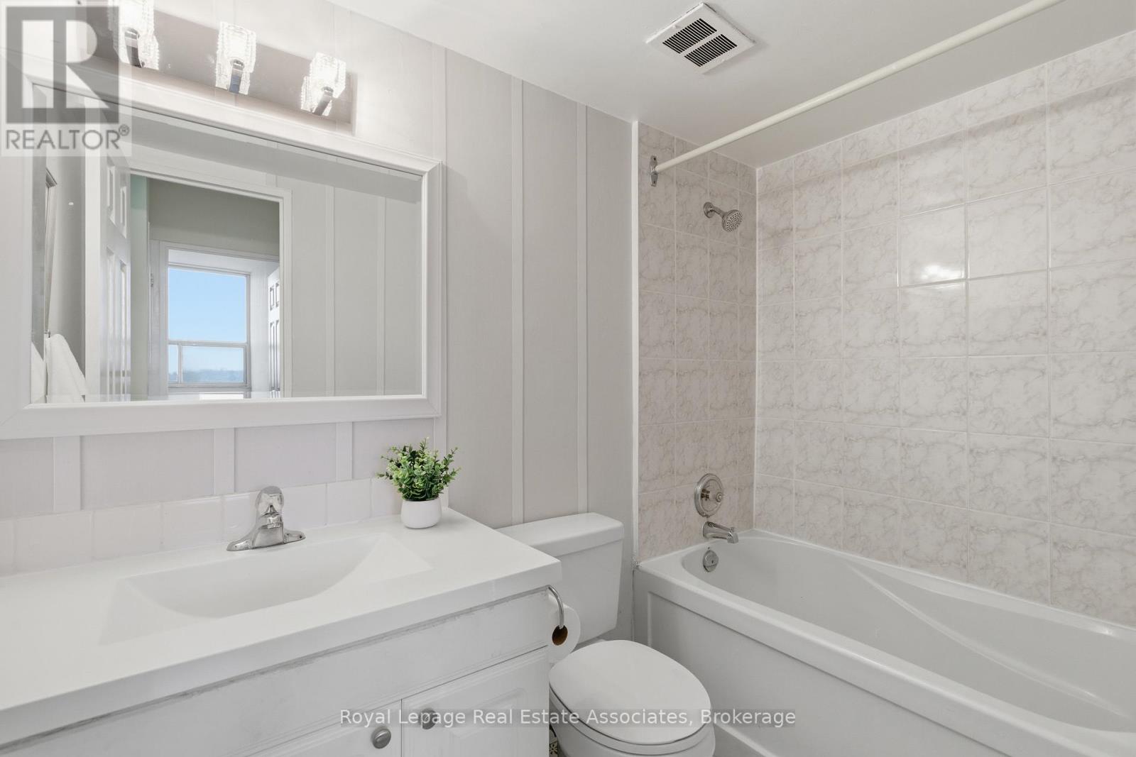 706 - 551 The West Mall, Toronto (Etobicoke West Mall), Ontario  M9C 1G7 - Photo 23 - W12877802