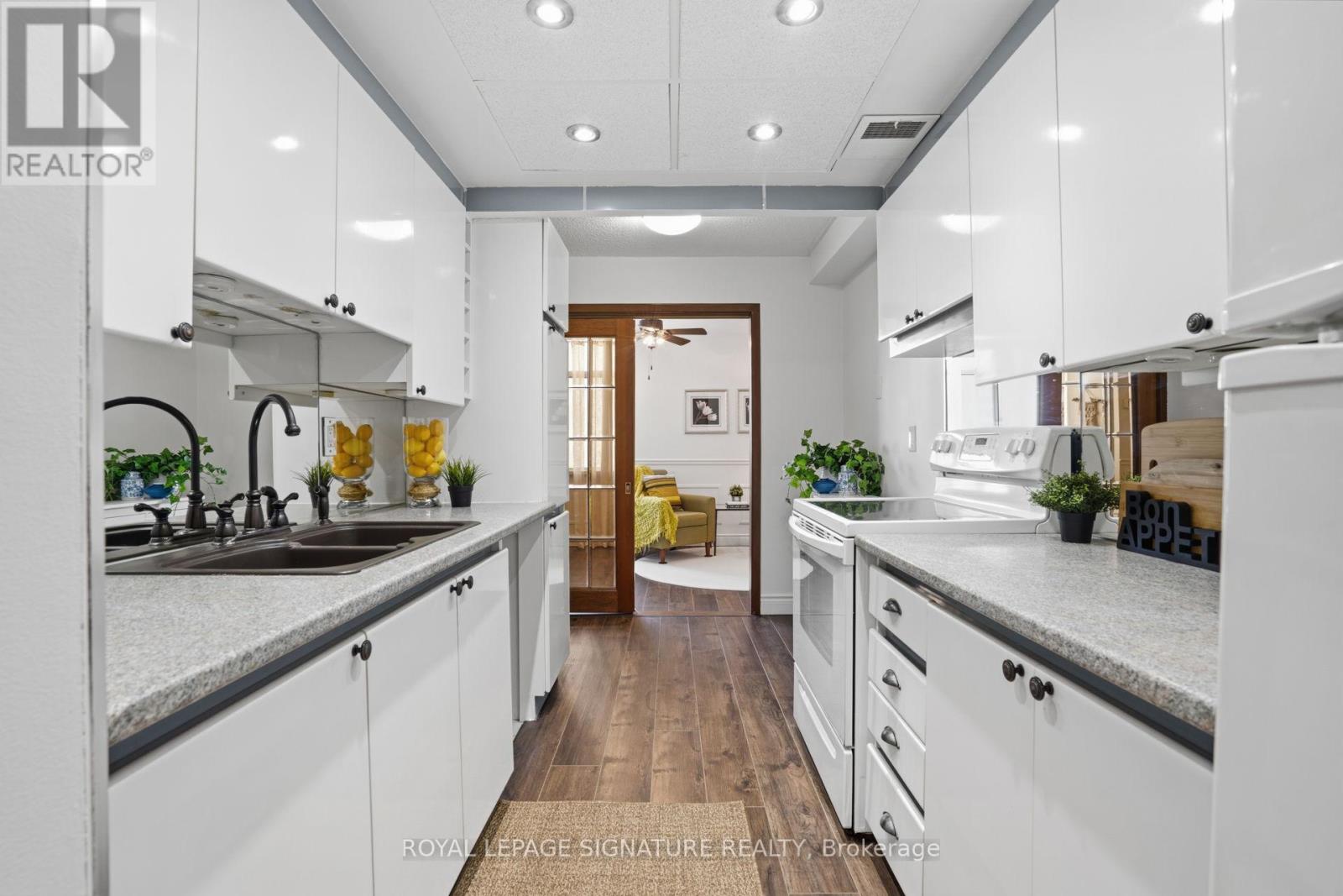 2707 - 3100 Kirwin Avenue, Mississauga, Ontario  L5A 3S6 - Photo 16 - W12877808