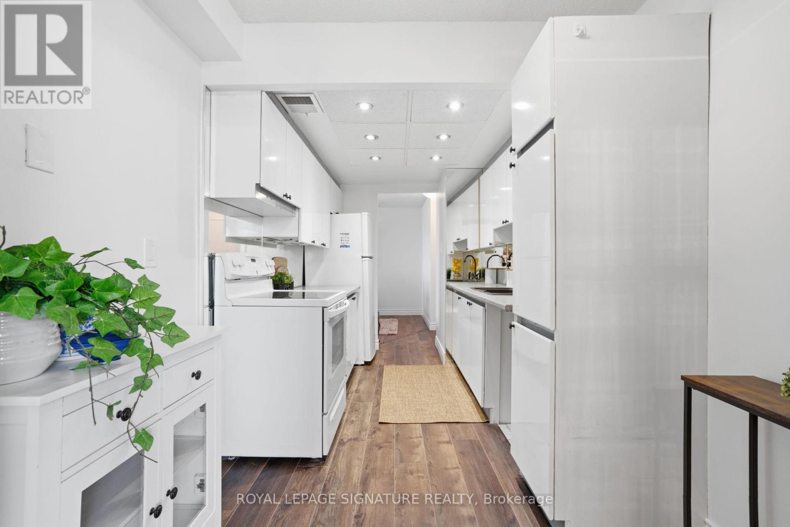 2707 - 3100 Kirwin Avenue, Mississauga, Ontario  L5A 3S6 - Photo 17 - W12877808