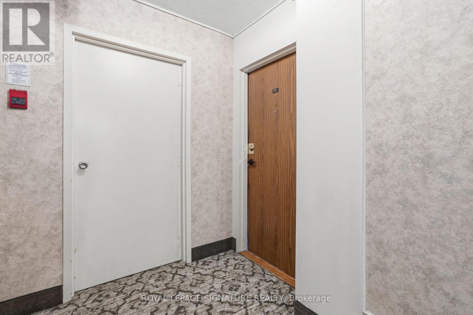 2707 - 3100 Kirwin Avenue, Mississauga, Ontario  L5A 3S6 - Photo 4 - W12877808