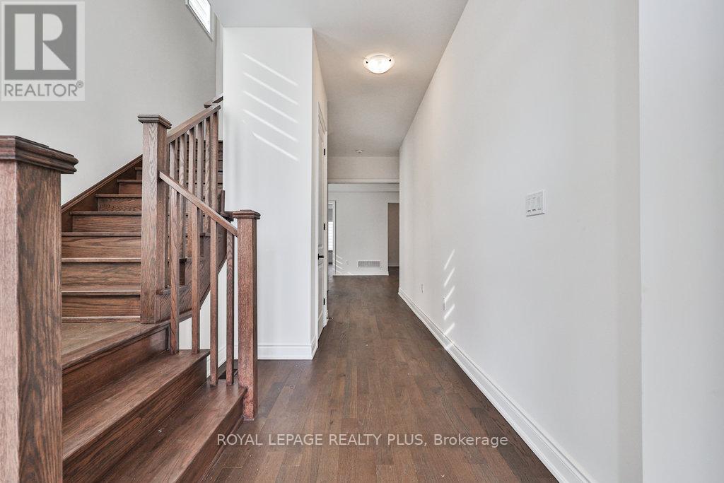 1327 Wheat Boom Drive, Oakville, Ontario  L6H 7Z6 - Photo 2 - W12877812