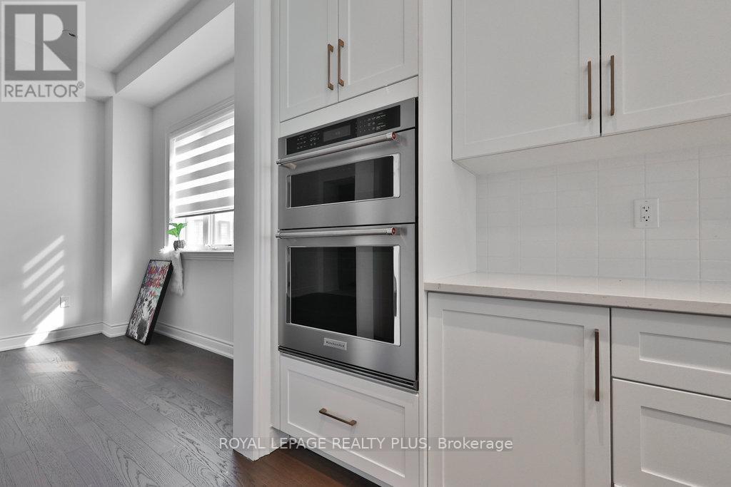 1327 Wheat Boom Drive, Oakville, Ontario  L6H 7Z6 - Photo 7 - W12877812