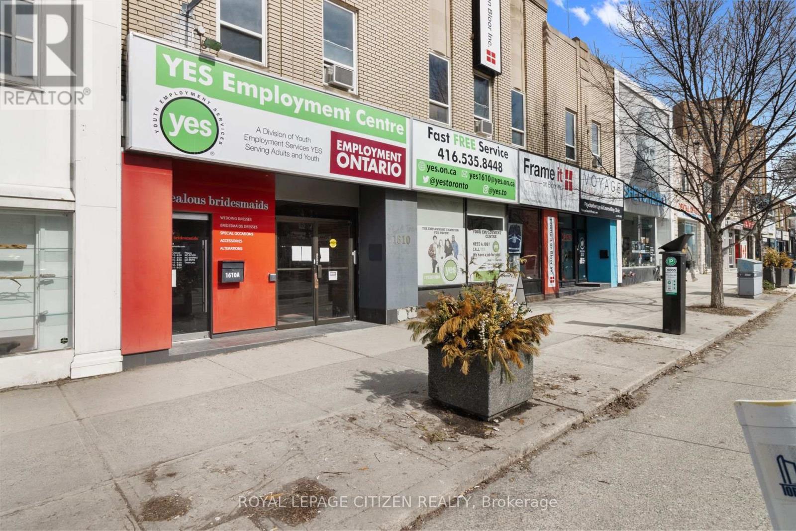 1610a Bloor Street W, Toronto (High Park North), Ontario  M6P 1A7 - Photo 2 - W12877864