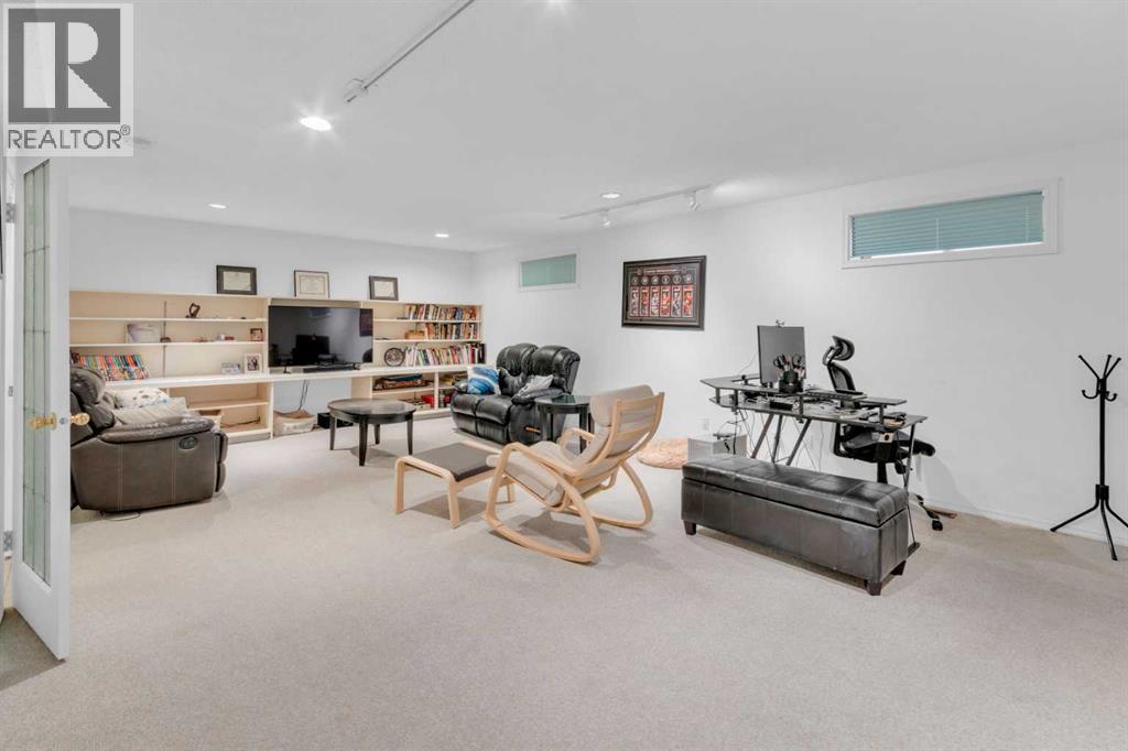 4 Christie Gardens Sw, Calgary, Alberta  T3H 3B5 - Photo 23 - A2277543