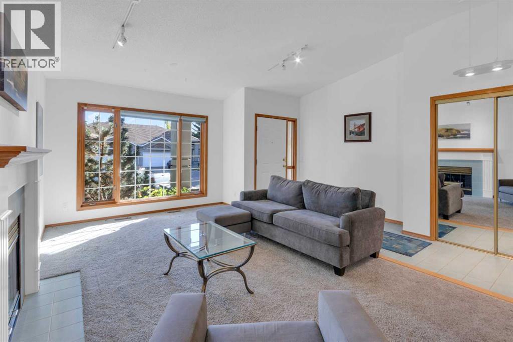 4 Christie Gardens Sw, Calgary, Alberta  T3H 3B5 - Photo 4 - A2277543