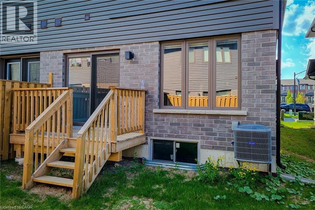 30 Times Square Boulevard Unit# 7, Stoney Creek, Ontario  L8J 0M1 - Photo 3 - 40811920