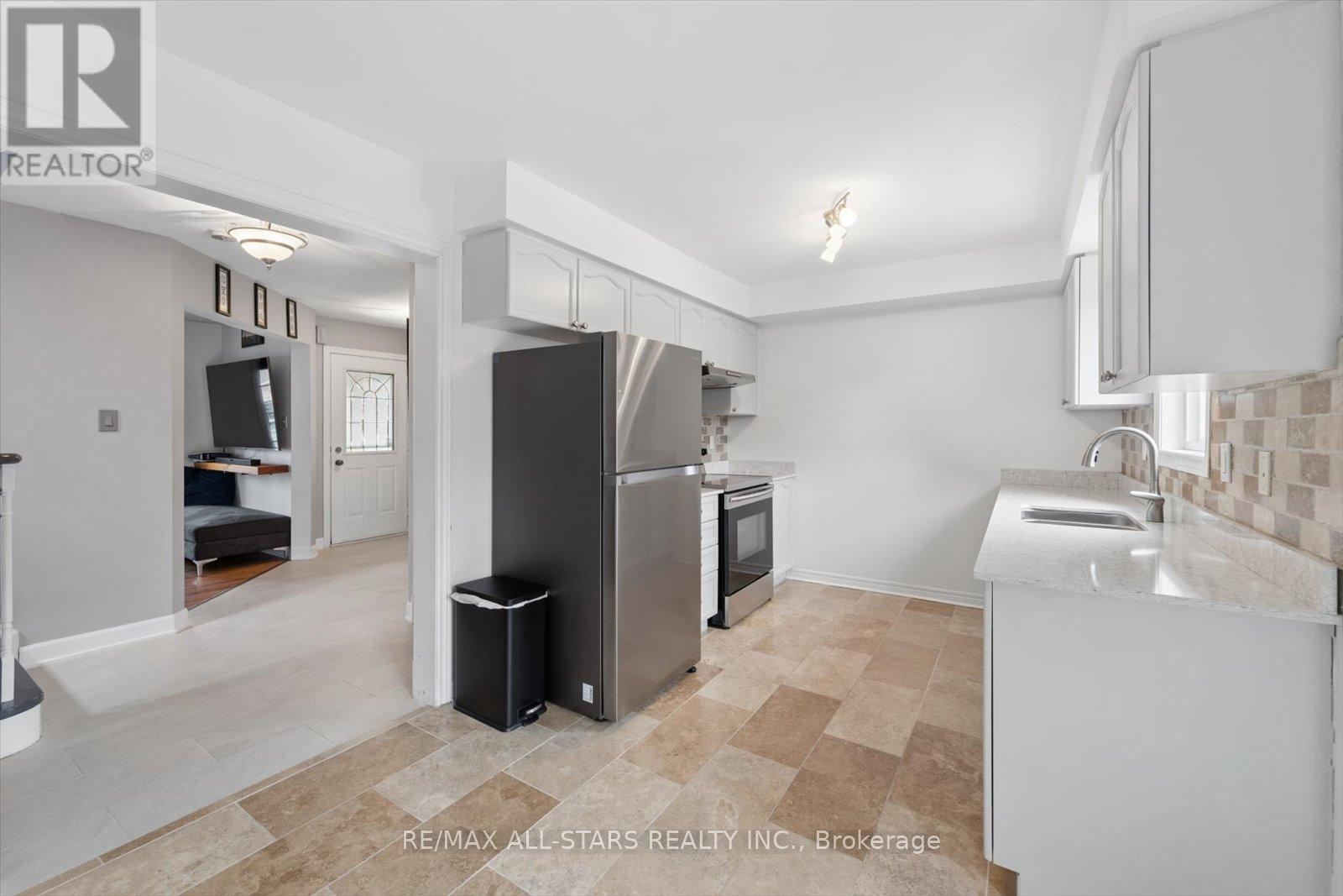 62 Reddenhurst Crescent, Georgina, Ontario  L4P 4G2 - Photo 13 - N12877386