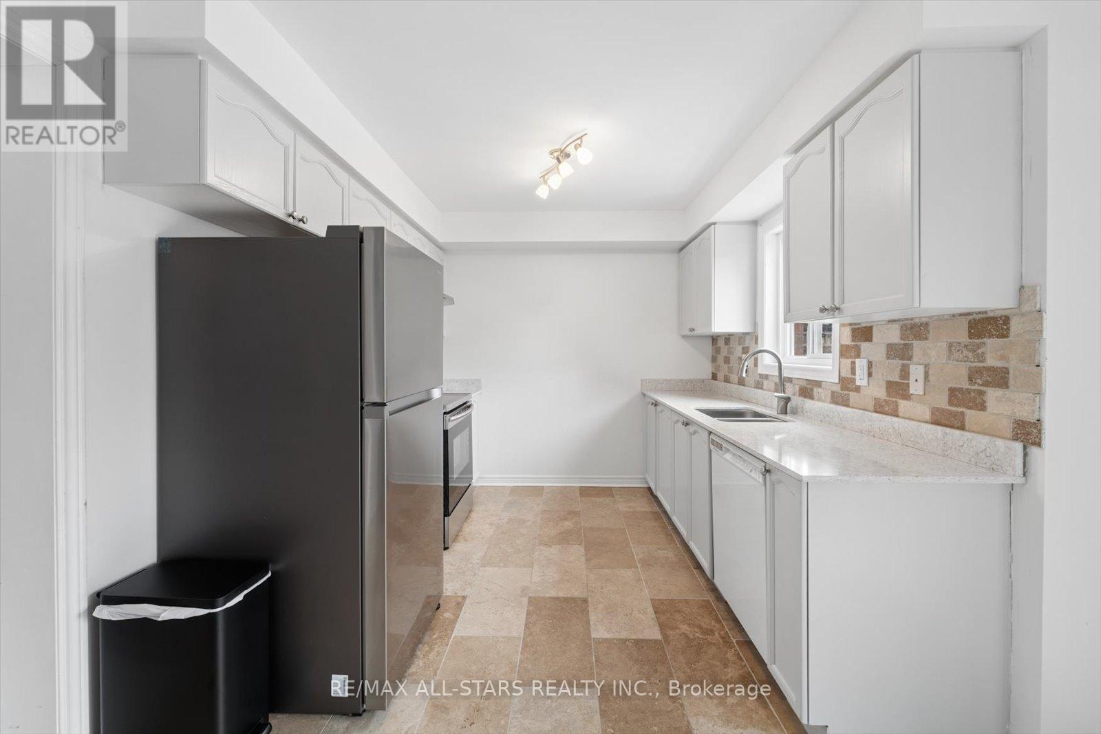 62 Reddenhurst Crescent, Georgina, Ontario  L4P 4G2 - Photo 14 - N12877386