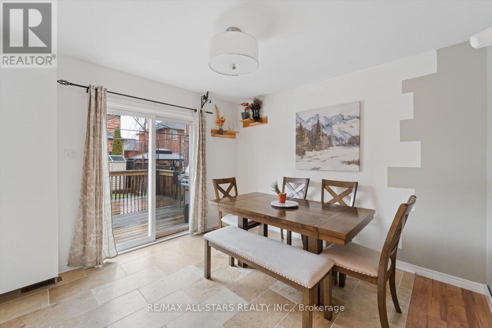 62 Reddenhurst Crescent, Georgina, Ontario  L4P 4G2 - Photo 10 - N12877386