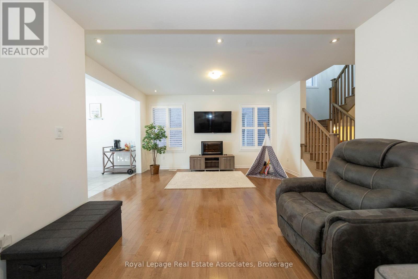 307 Whitlock Avenue, Milton (Fo Ford), Ontario  L9E 1C6 - Photo 7 - W12877722