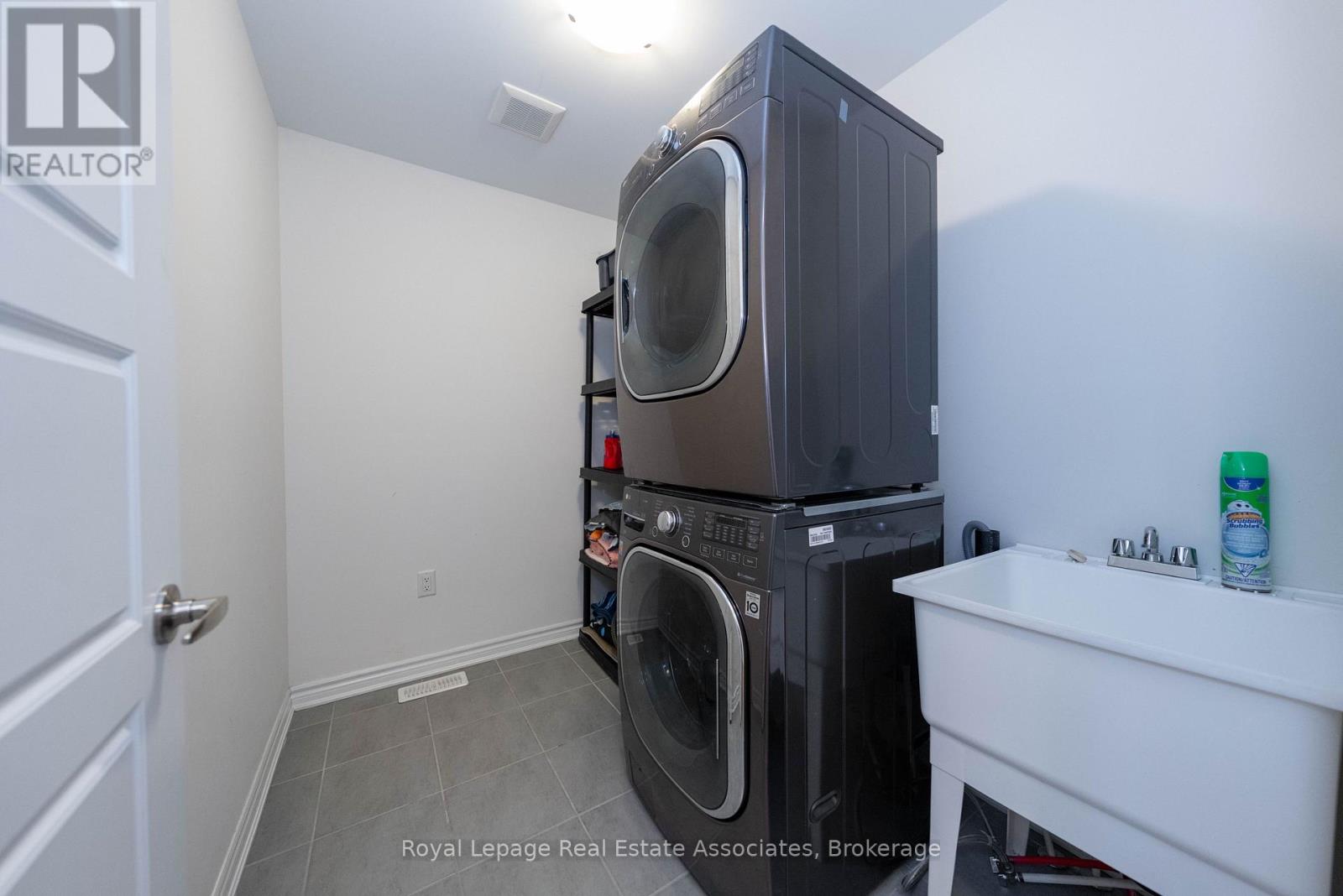 307 Whitlock Avenue, Milton (Fo Ford), Ontario  L9E 1C6 - Photo 16 - W12877722