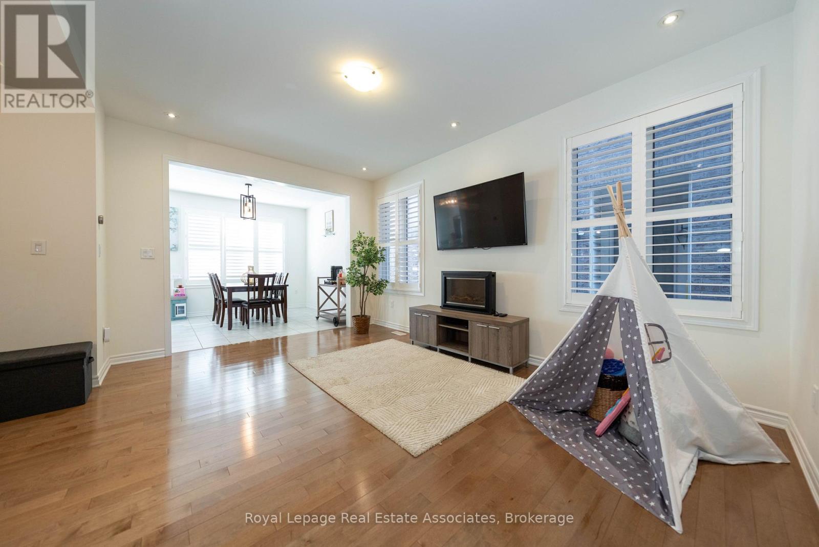 307 Whitlock Avenue, Milton (Fo Ford), Ontario  L9E 1C6 - Photo 8 - W12877722