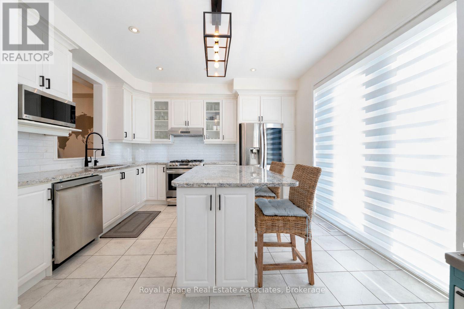 307 Whitlock Avenue, Milton (Fo Ford), Ontario  L9E 1C6 - Photo 9 - W12877722