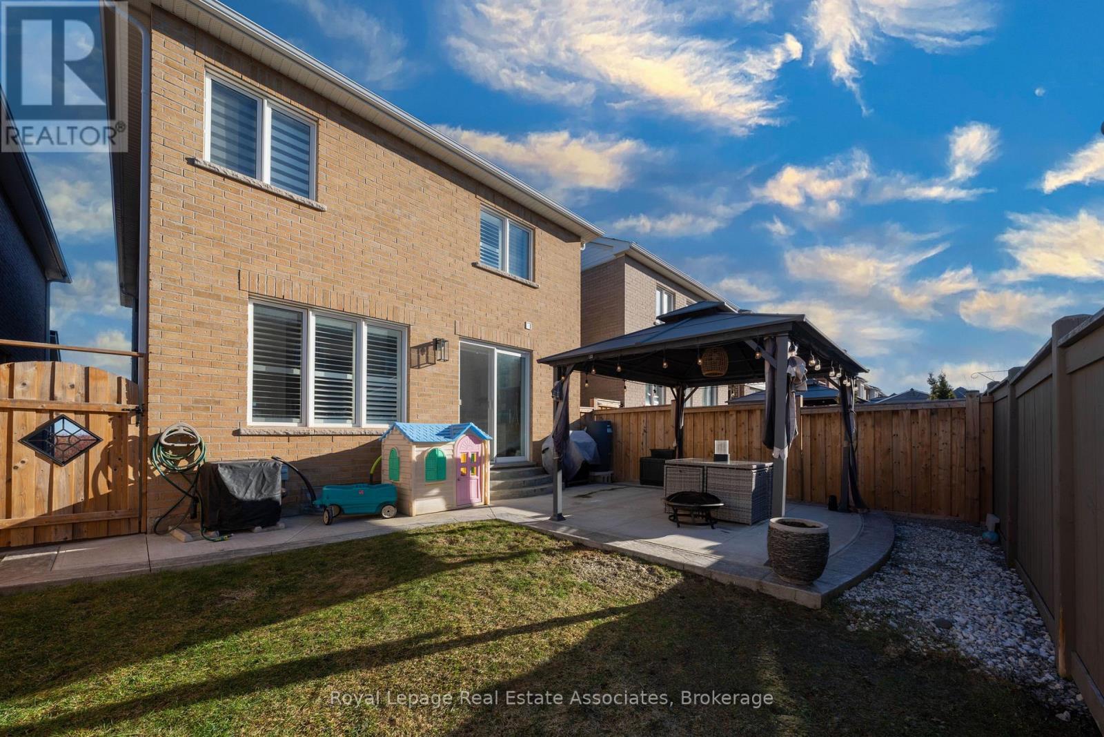 307 Whitlock Avenue, Milton (Fo Ford), Ontario  L9E 1C6 - Photo 17 - W12877722