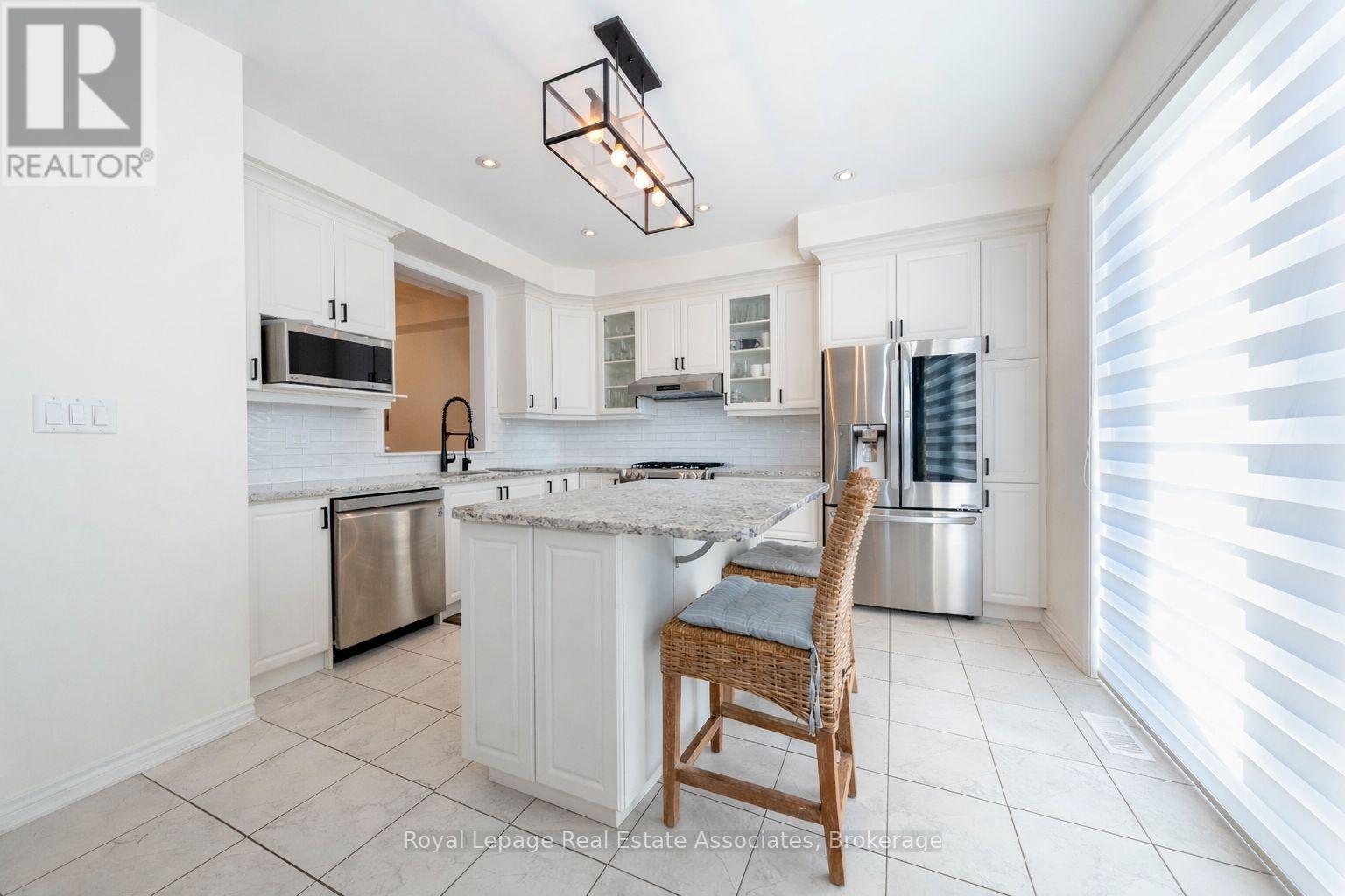 307 Whitlock Avenue, Milton (Fo Ford), Ontario  L9E 1C6 - Photo 10 - W12877722