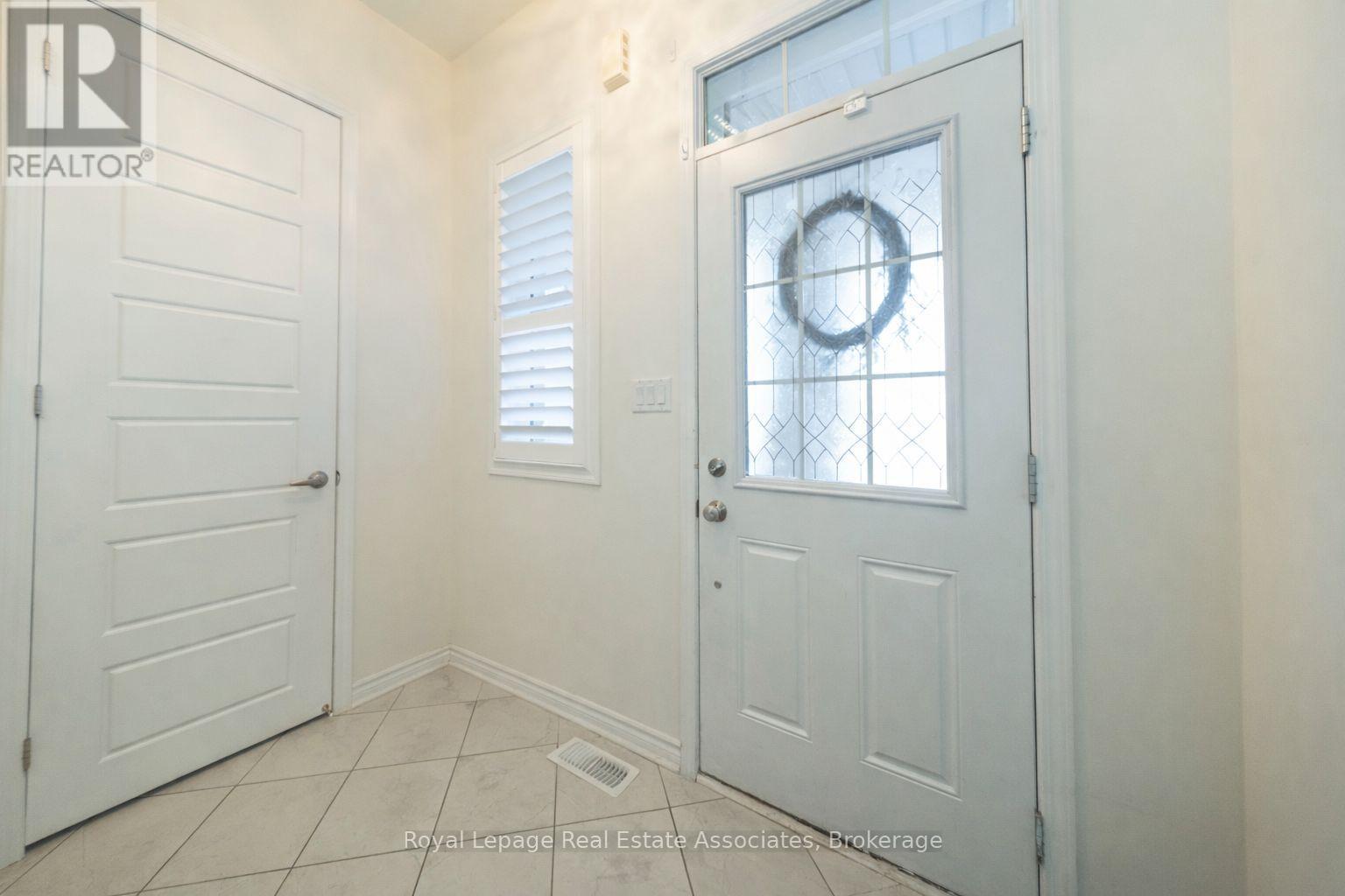 307 Whitlock Avenue, Milton (Fo Ford), Ontario  L9E 1C6 - Photo 3 - W12877722