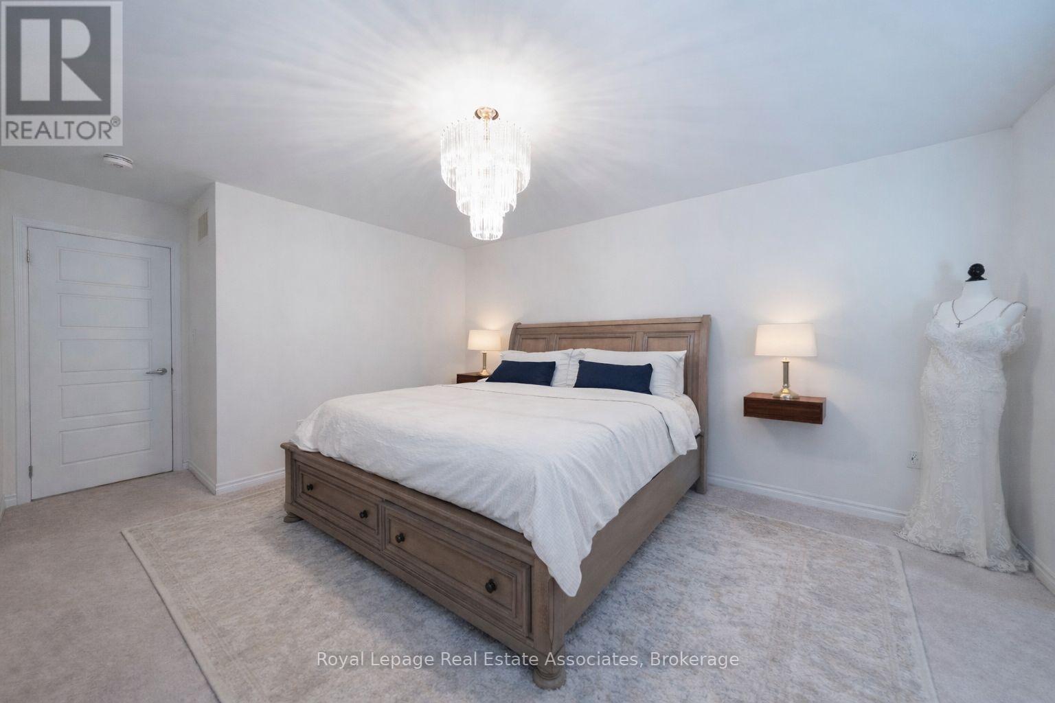 307 Whitlock Avenue, Milton (Fo Ford), Ontario  L9E 1C6 - Photo 11 - W12877722