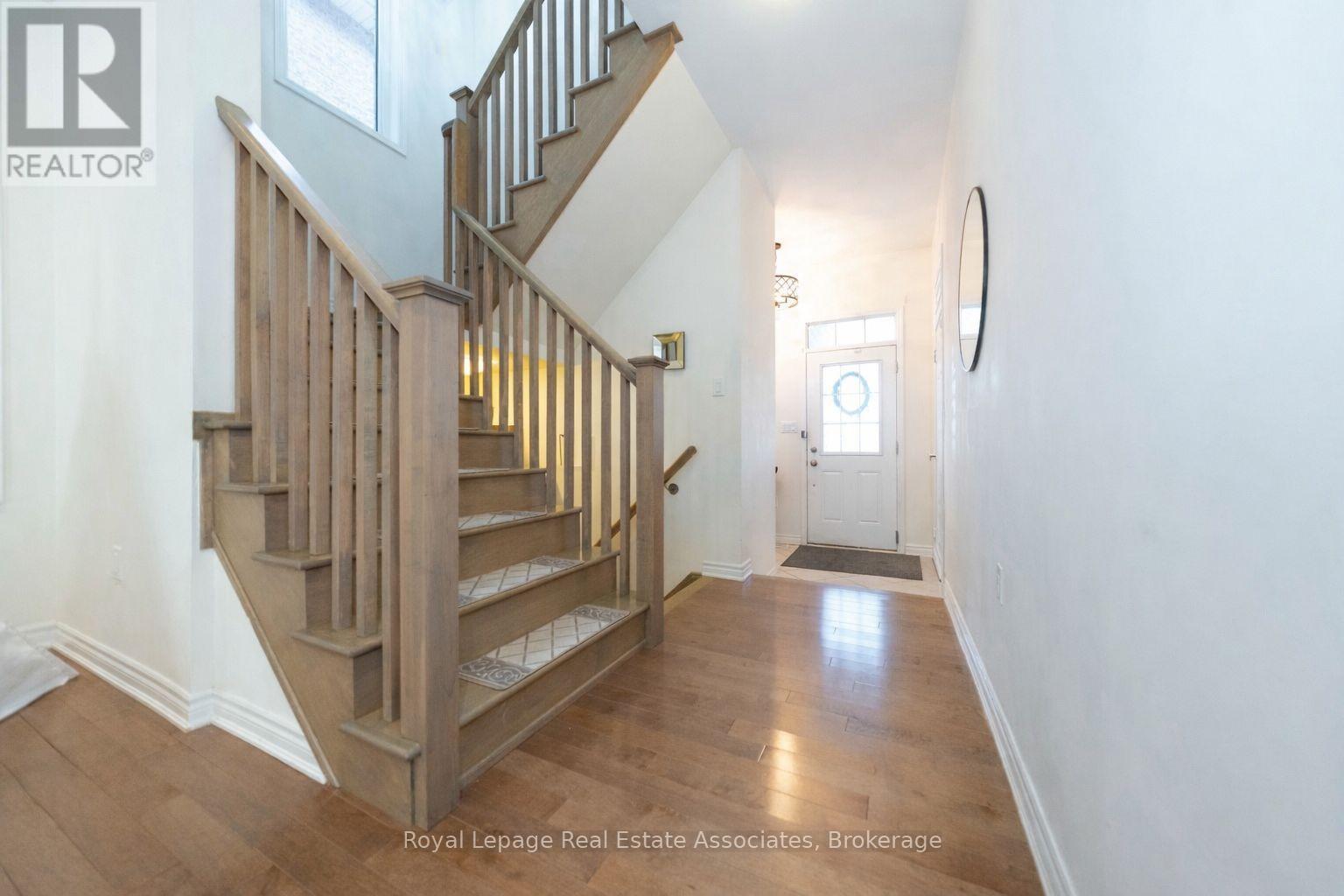 307 Whitlock Avenue, Milton (Fo Ford), Ontario  L9E 1C6 - Photo 4 - W12877722