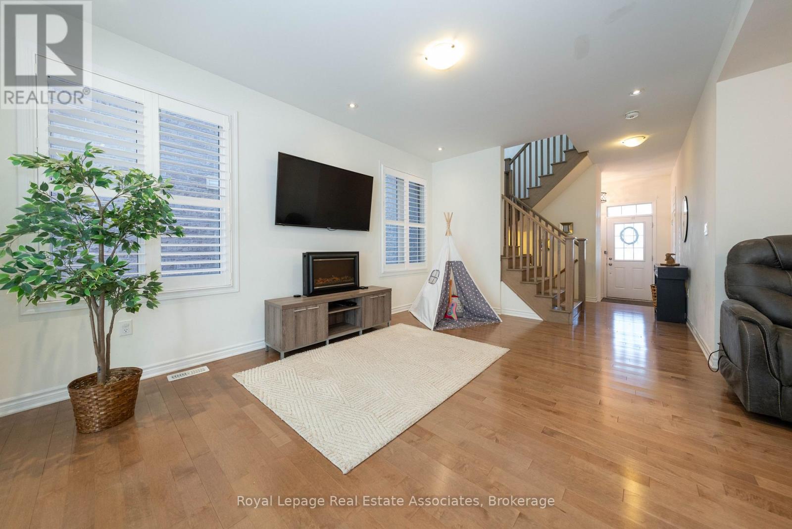 307 Whitlock Avenue, Milton (Fo Ford), Ontario  L9E 1C6 - Photo 6 - W12877722