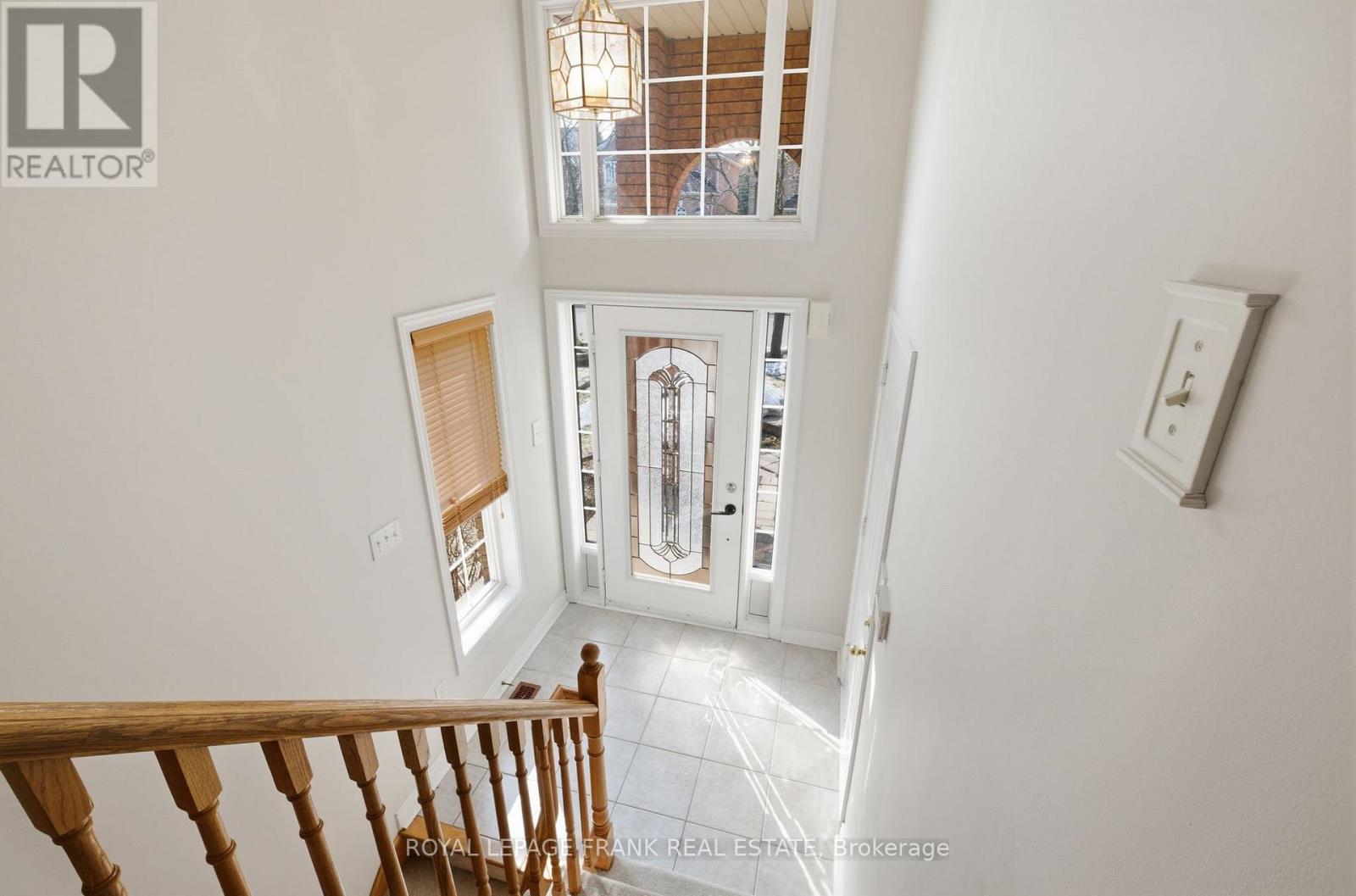 85 Gateway Court E, Whitby, Ontario  L1R 3M8 - Photo 3 - E12877914