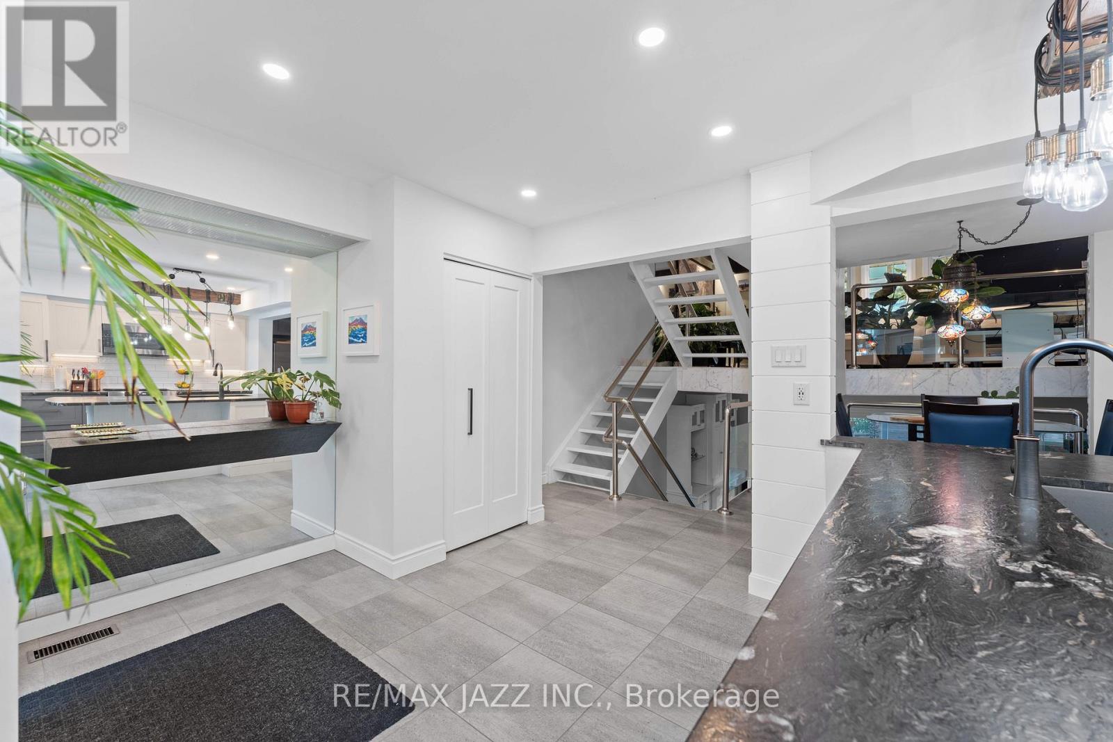 48 - 1 Place D'armes, Kingston, Ontario  K7K 6S2 - Photo 3 - X12877970