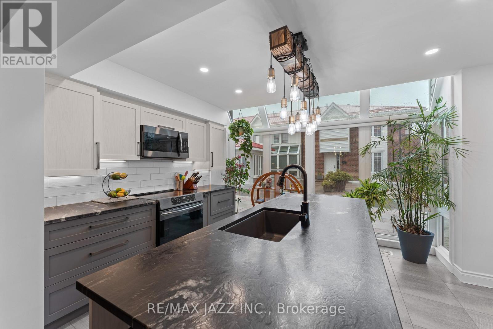 48 - 1 Place D'armes, Kingston, Ontario  K7K 6S2 - Photo 5 - X12877970