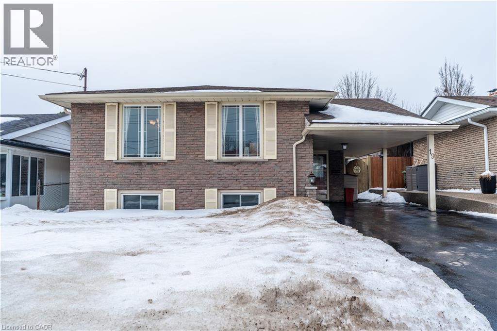 19 Valery Court, Hamilton, Ontario  L9C 2W2 - Photo 4 - 40806113