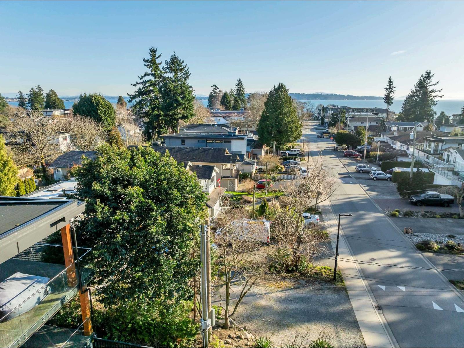 962 Maple Street, White Rock, British Columbia  V4B 4M5 - Photo 2 - R3096987