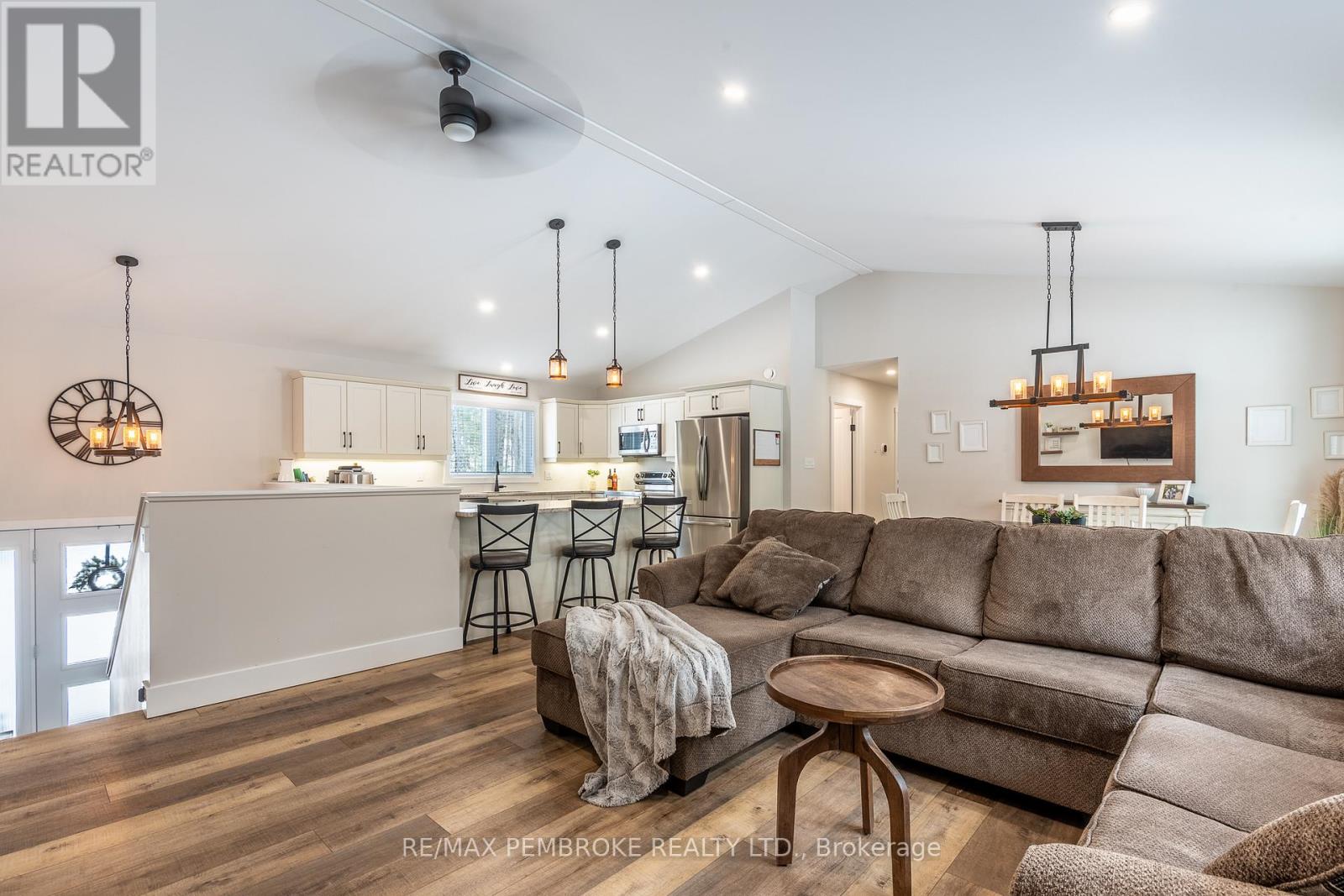 13 Rantz Road, Petawawa, Ontario  K8H 2W8 - Photo 16 - X12878002