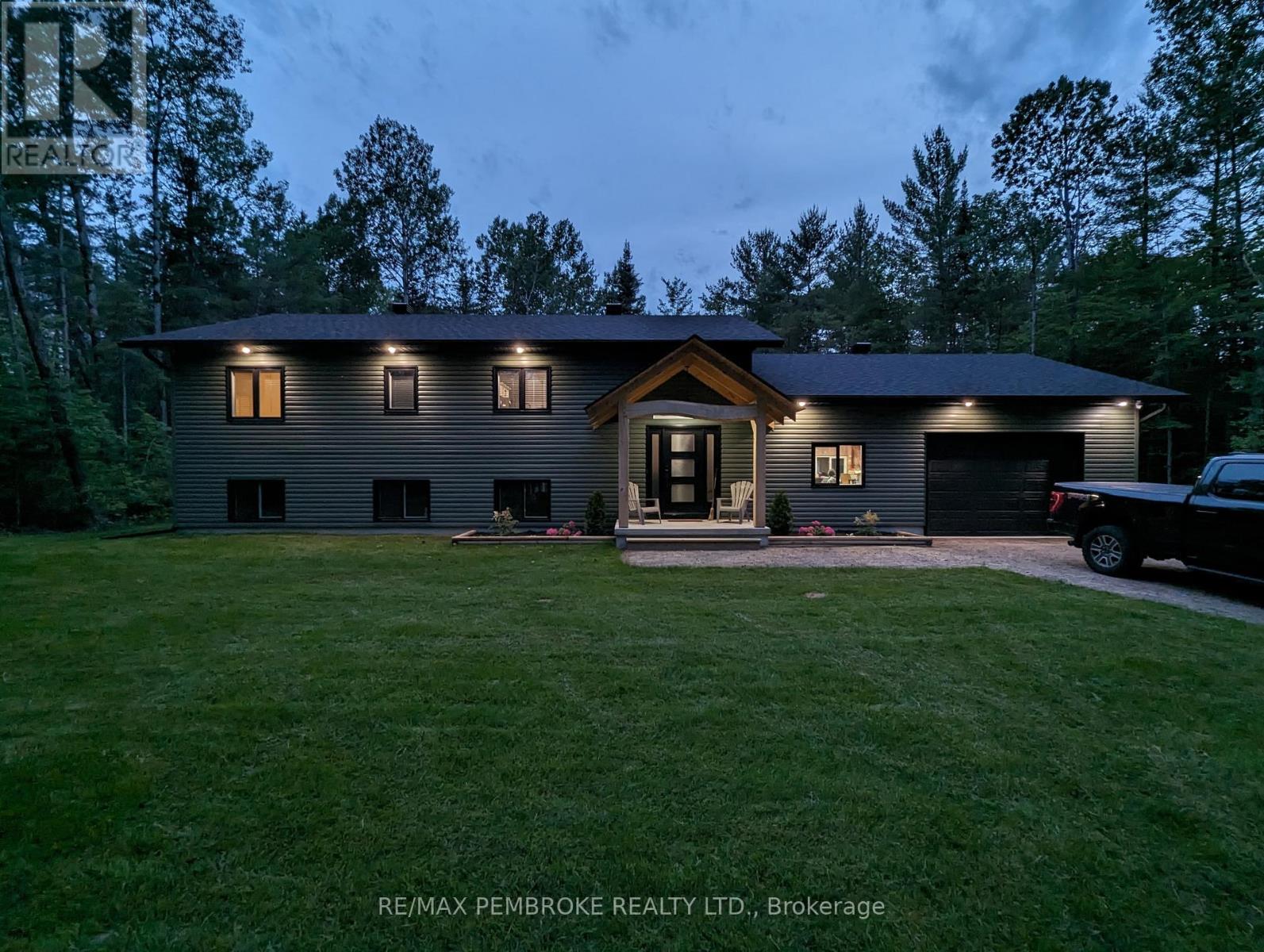 13 Rantz Road, Petawawa, Ontario  K8H 2W8 - Photo 2 - X12878002