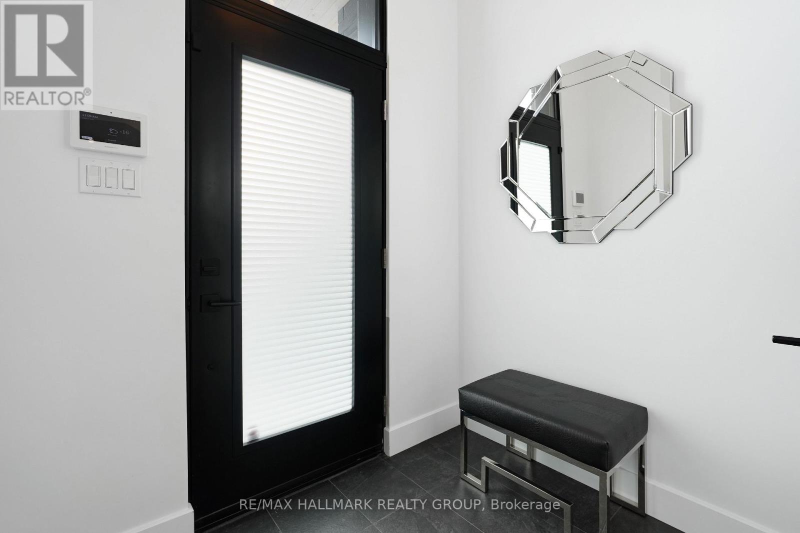 2167 Rice Avenue, Ottawa, Ontario  K2A 0C5 - Photo 2 - X12877934