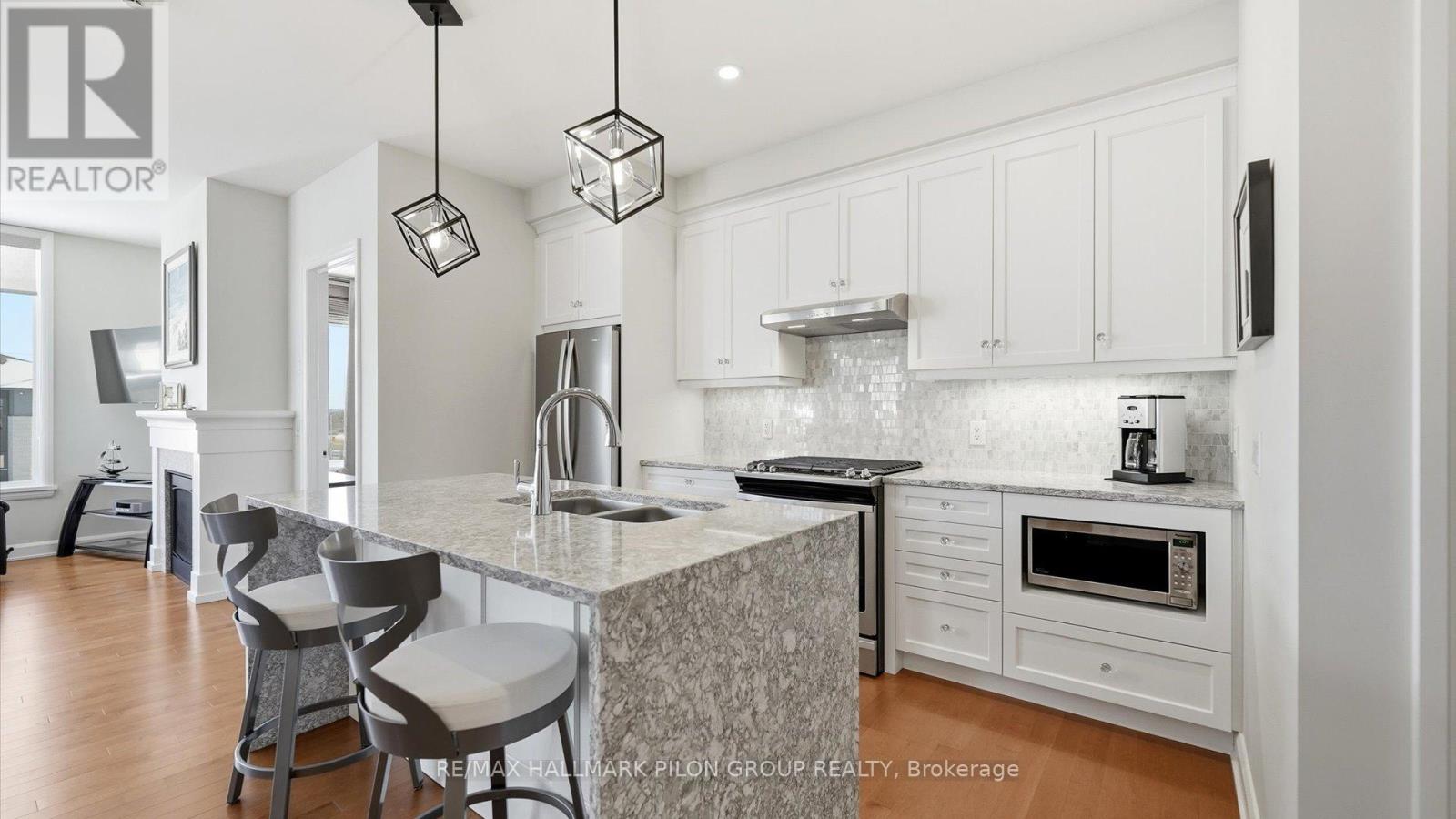 302 - 170 Boundstone Way, Ottawa, Ontario  K2T 0M8 - Photo 4 - X12760770