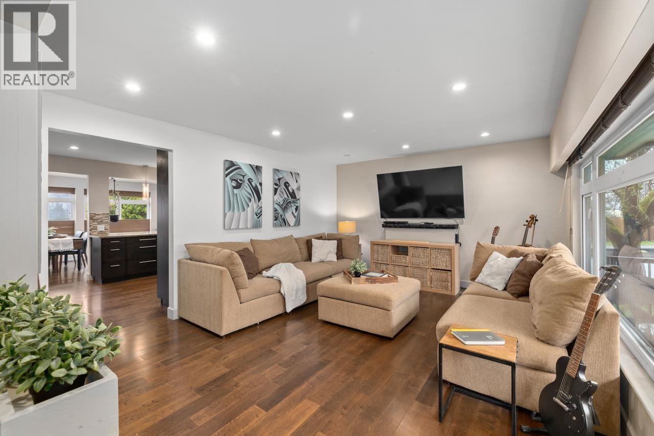 4902 Venables Street, Burnaby, British Columbia  V5B 1X7 - Photo 4 - R3099329