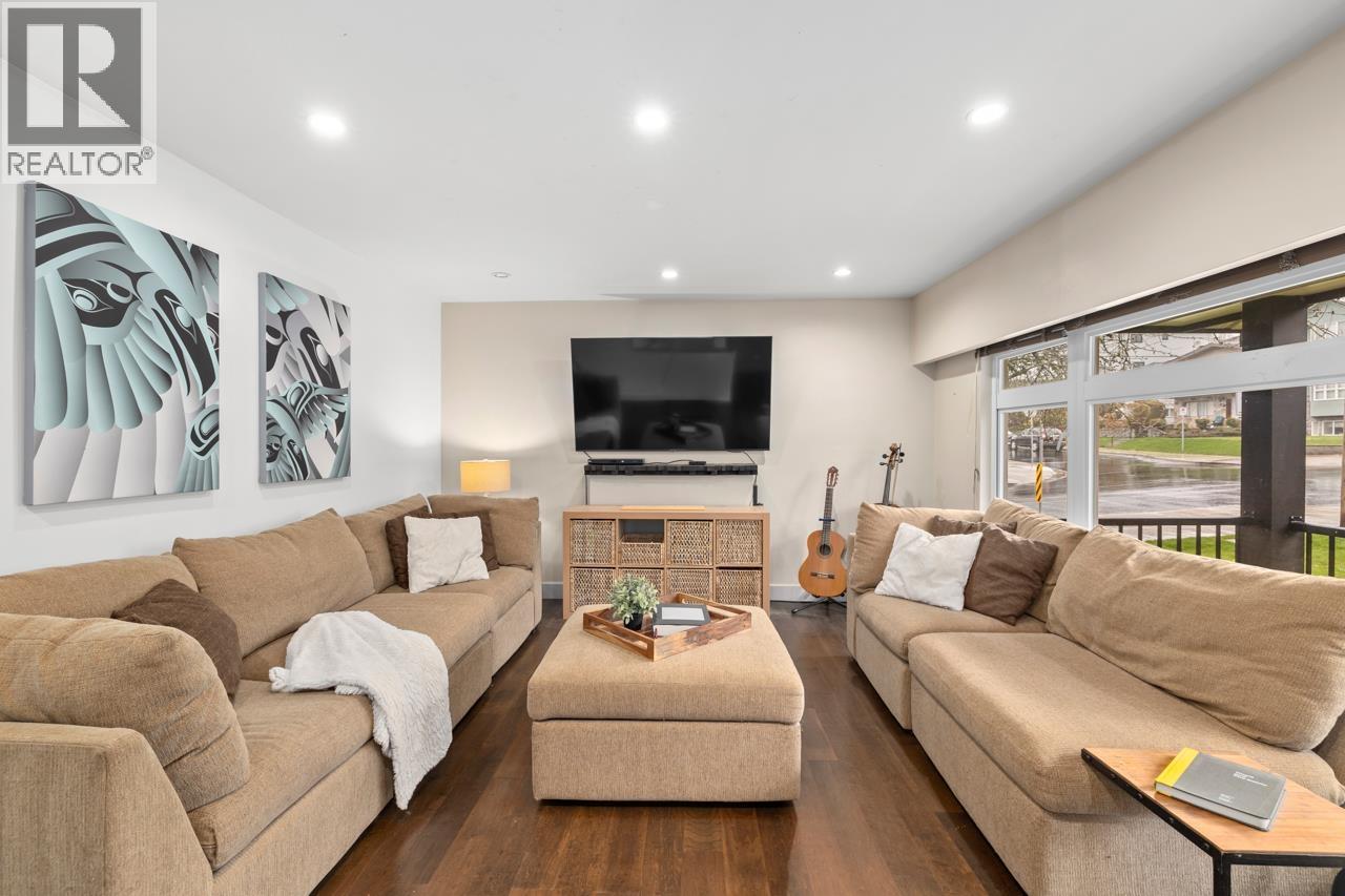 4902 Venables Street, Burnaby, British Columbia  V5B 1X7 - Photo 5 - R3099329