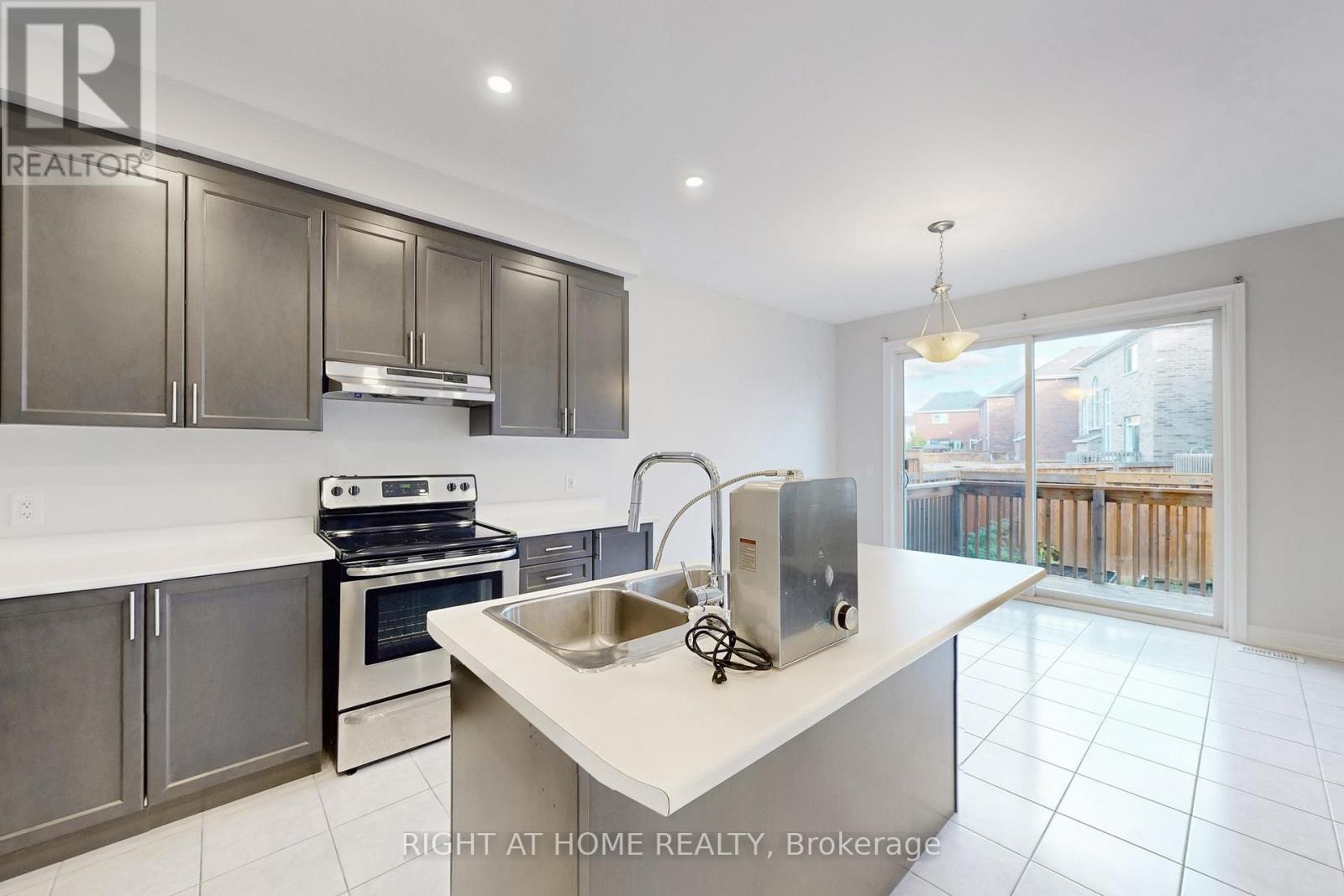 11 Robert Wilson Crescent, Georgina (Keswick South), Ontario  L4P 0G8 - Photo 15 - N12877922